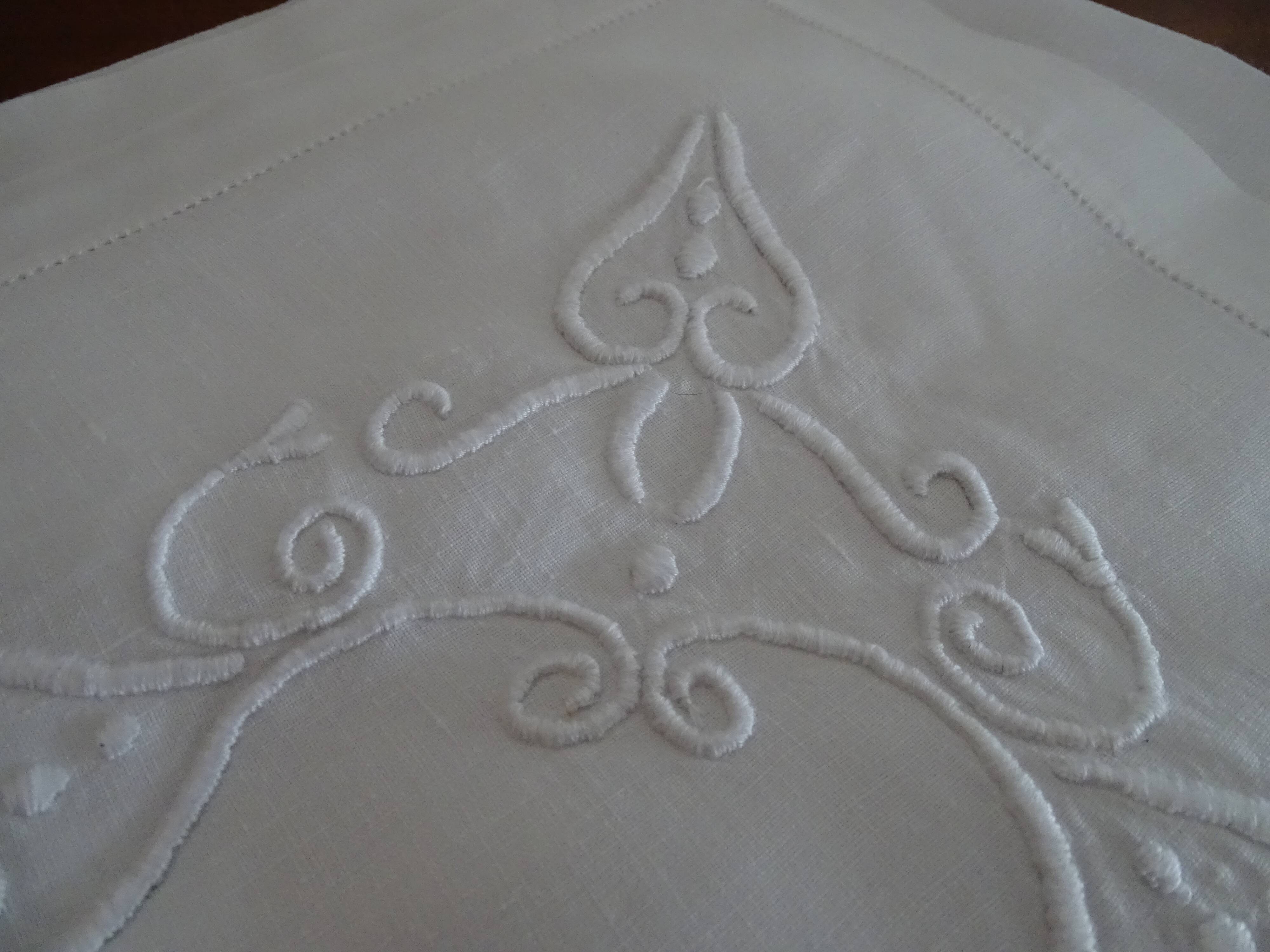 Embroidered tablecloth 370 x 170 old