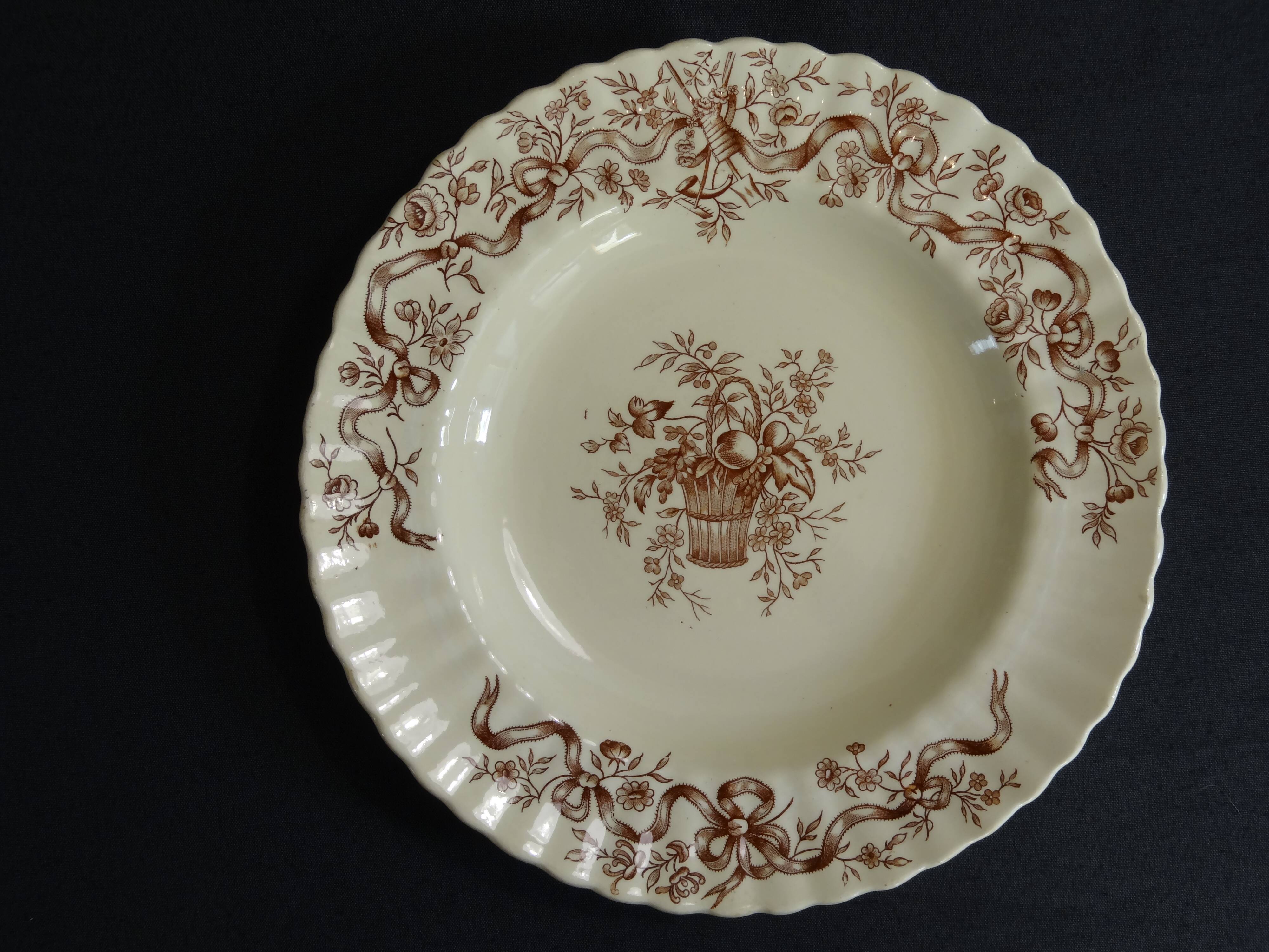 6 hollow earthenware plates Terre de fer, model Ribbons from Longchamp