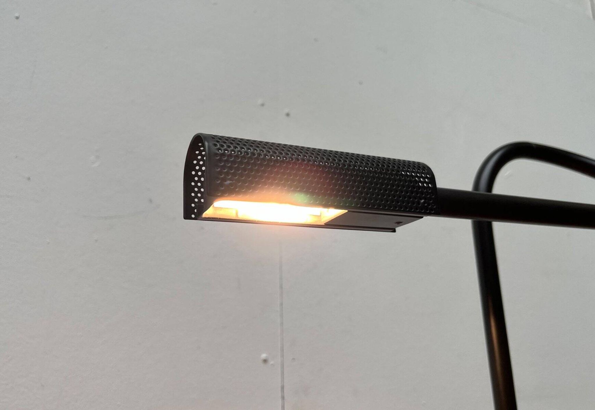 Lampe de table modèle Stringa postmoderne par Hans Ansems pour Luxo, années 1980