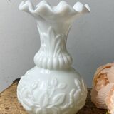 White opaline vase from the early 20th century