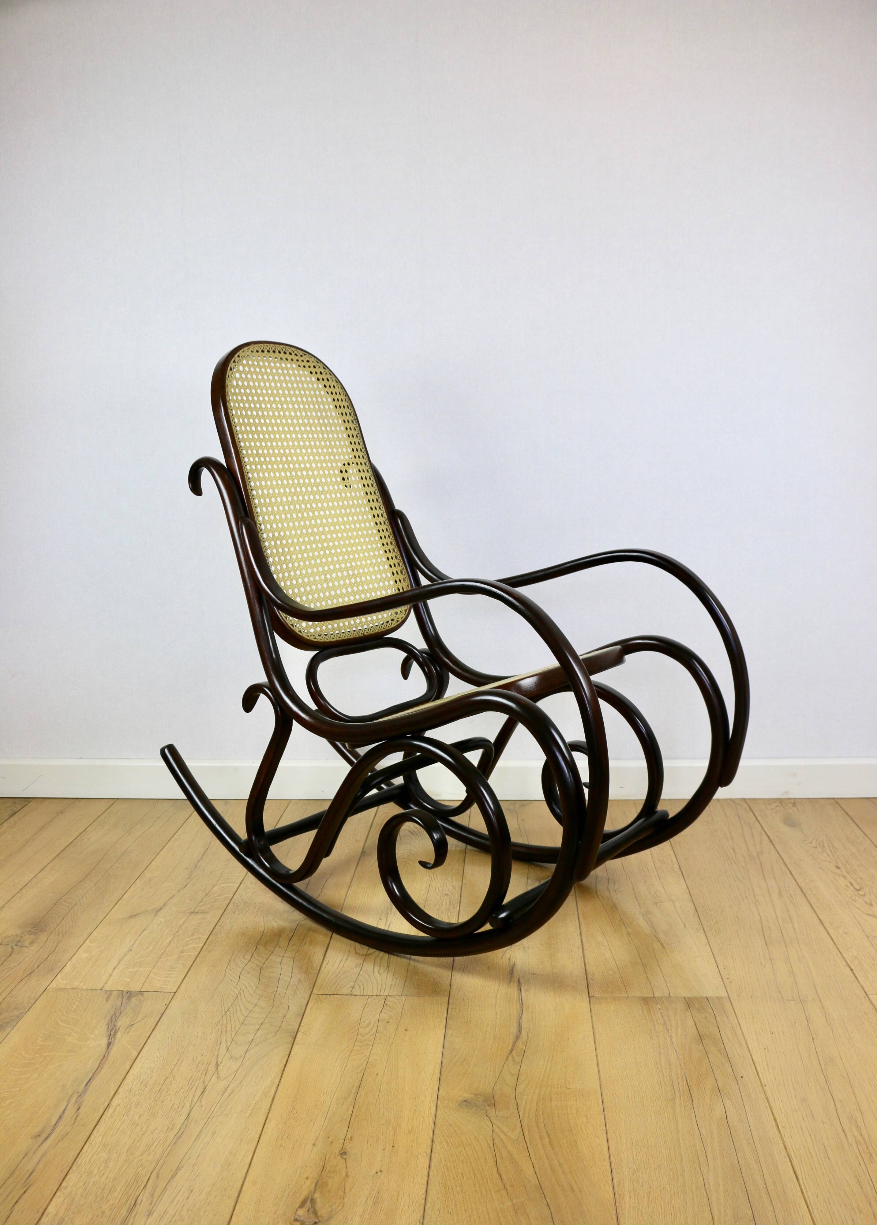 Rocking chair on runners, original brown, 1970s - very good condition