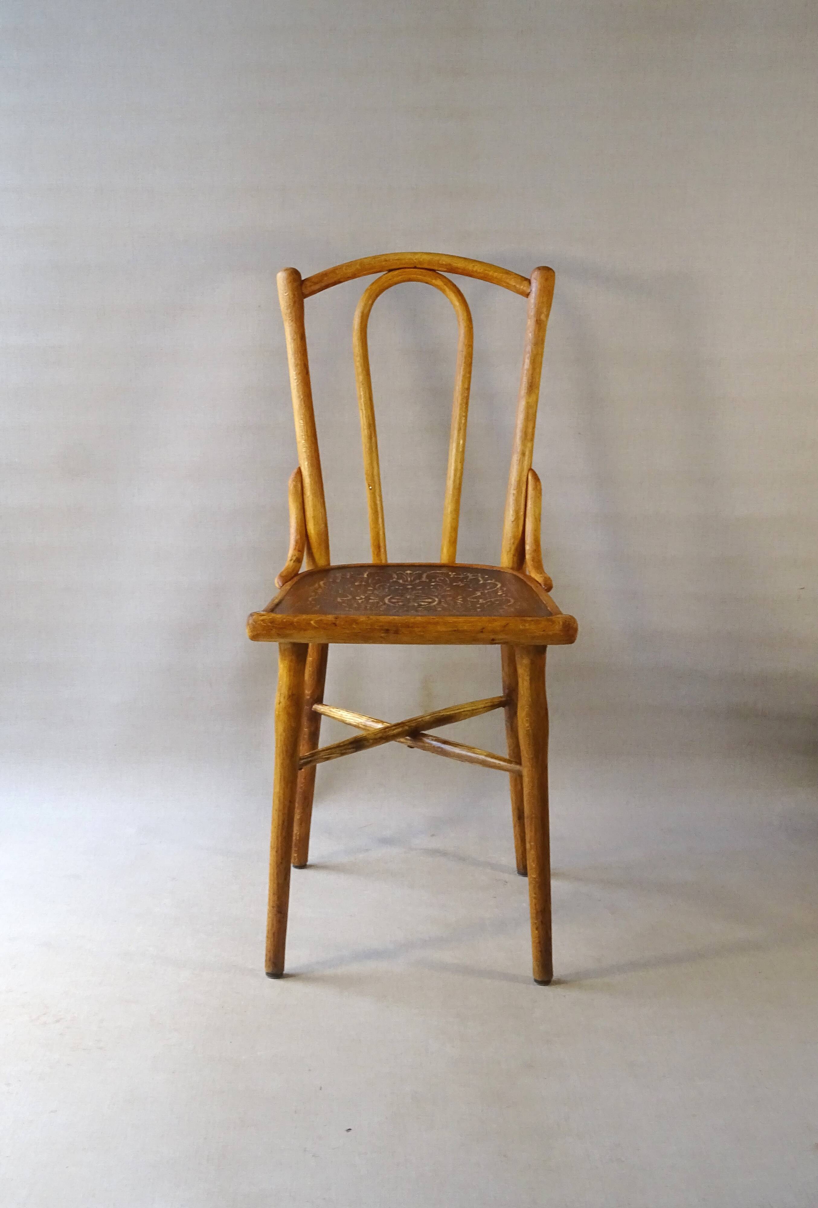 Chaise bistrot Thonet N°115 vers 1900 assise bois thermoformée