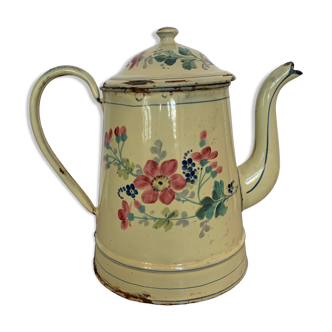 Old enamelled coffee maker
