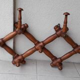 Extendable wooden coat rack