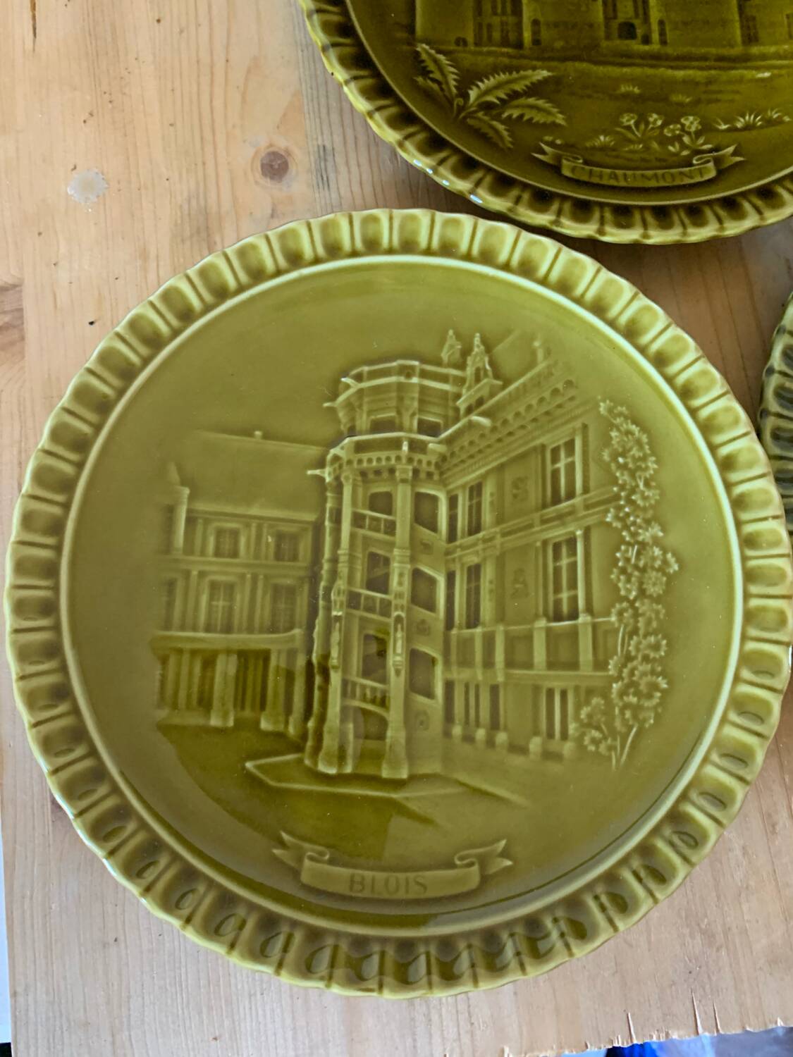Gien earthenware Loire castle plates