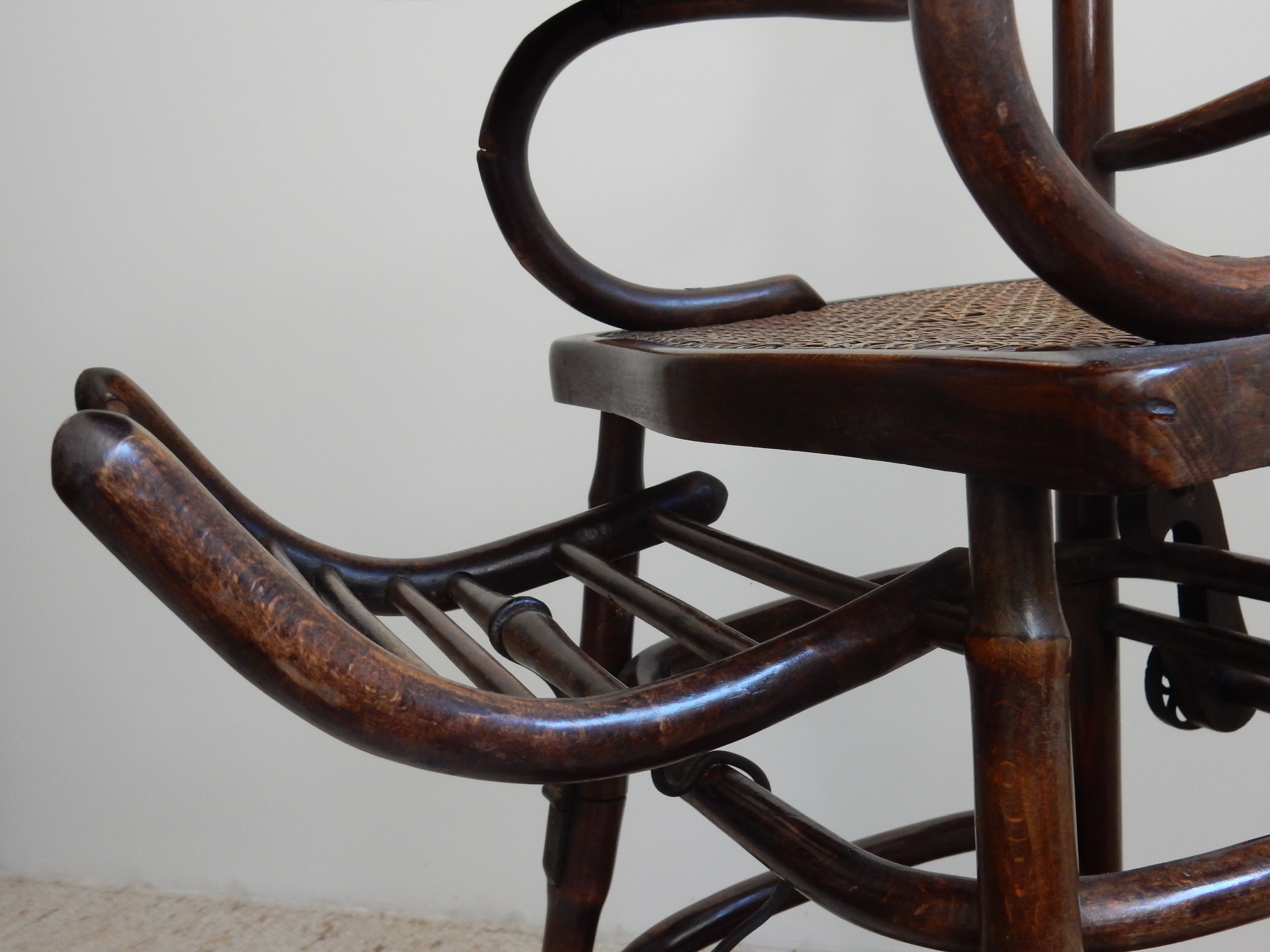 High modular baby chair in early 1900