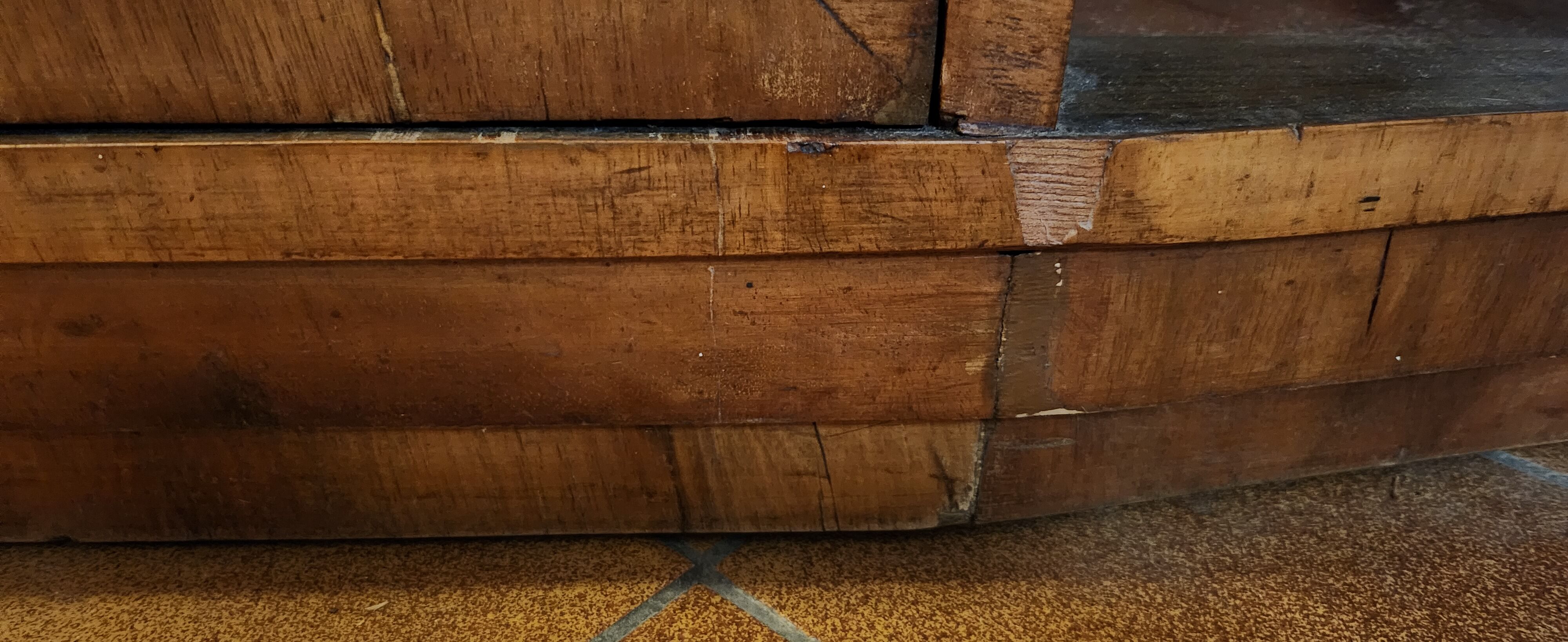 Art deco showcase bar furniture in rosewood veneer. 1930s.