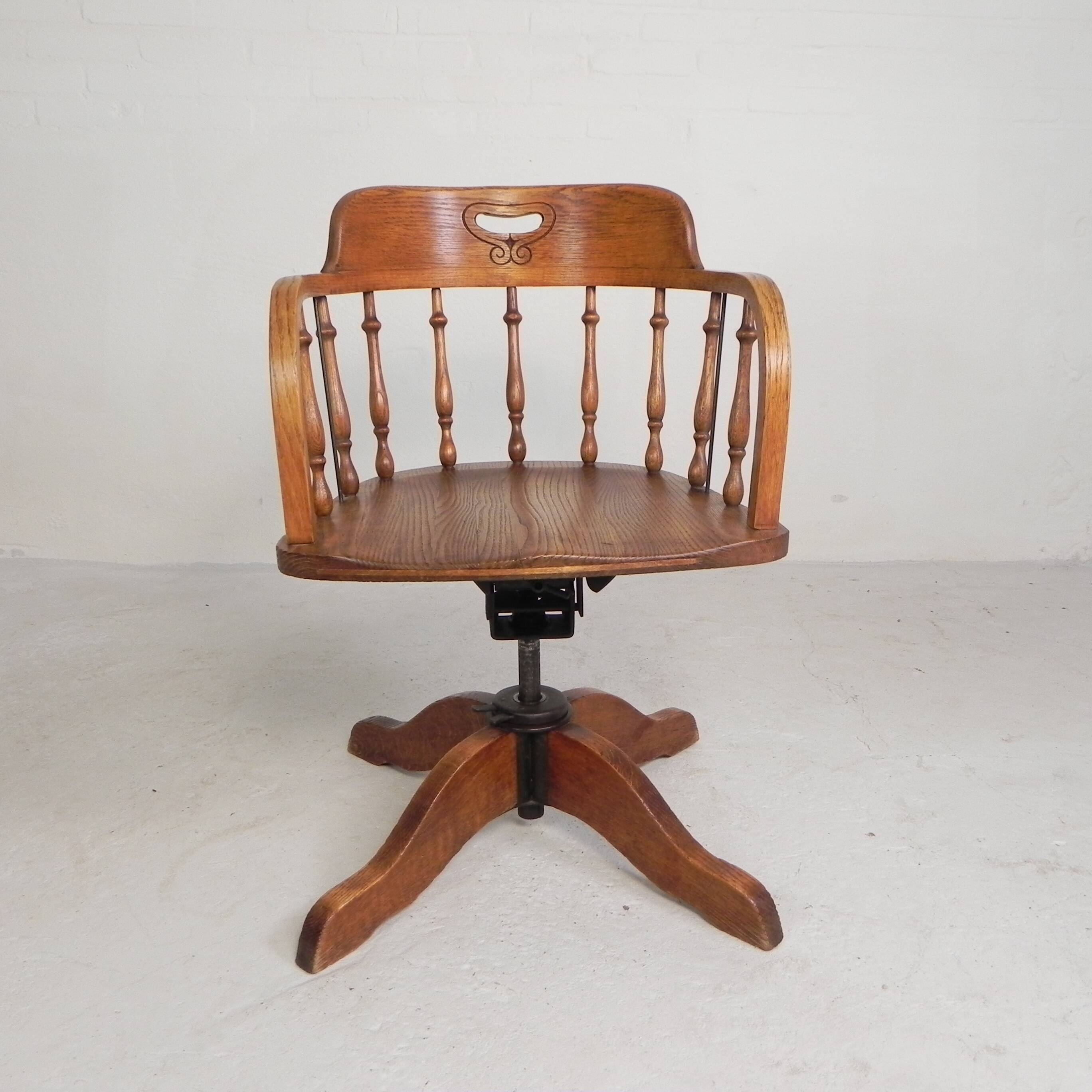 Oak office chair with a spring system and height adjustable, 1930s.