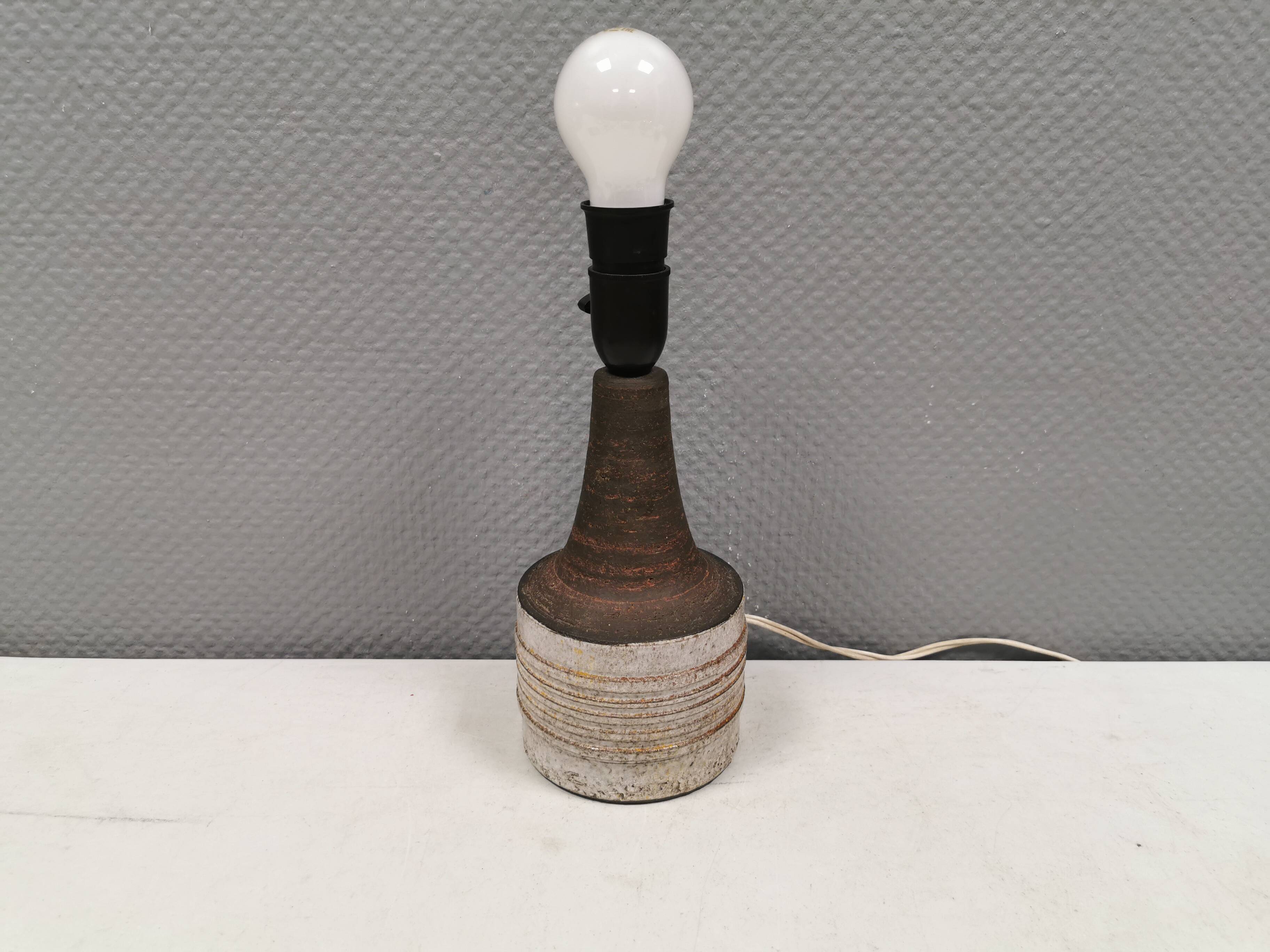 Ceramic table lamp, Danish, from the 1970s-80s. In earth tones.
