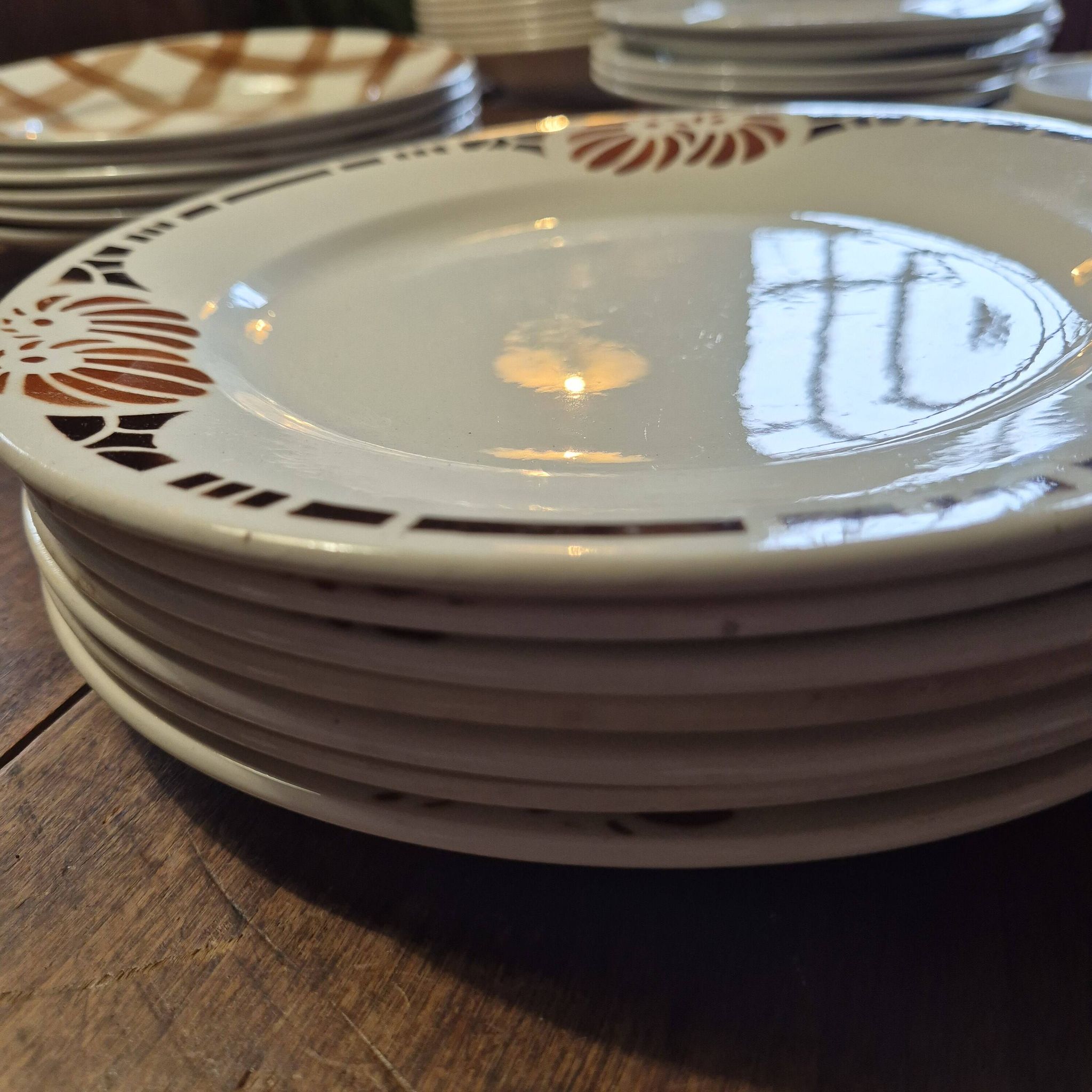 7 new flat plates from the Odette gallery with chocolate patterns.