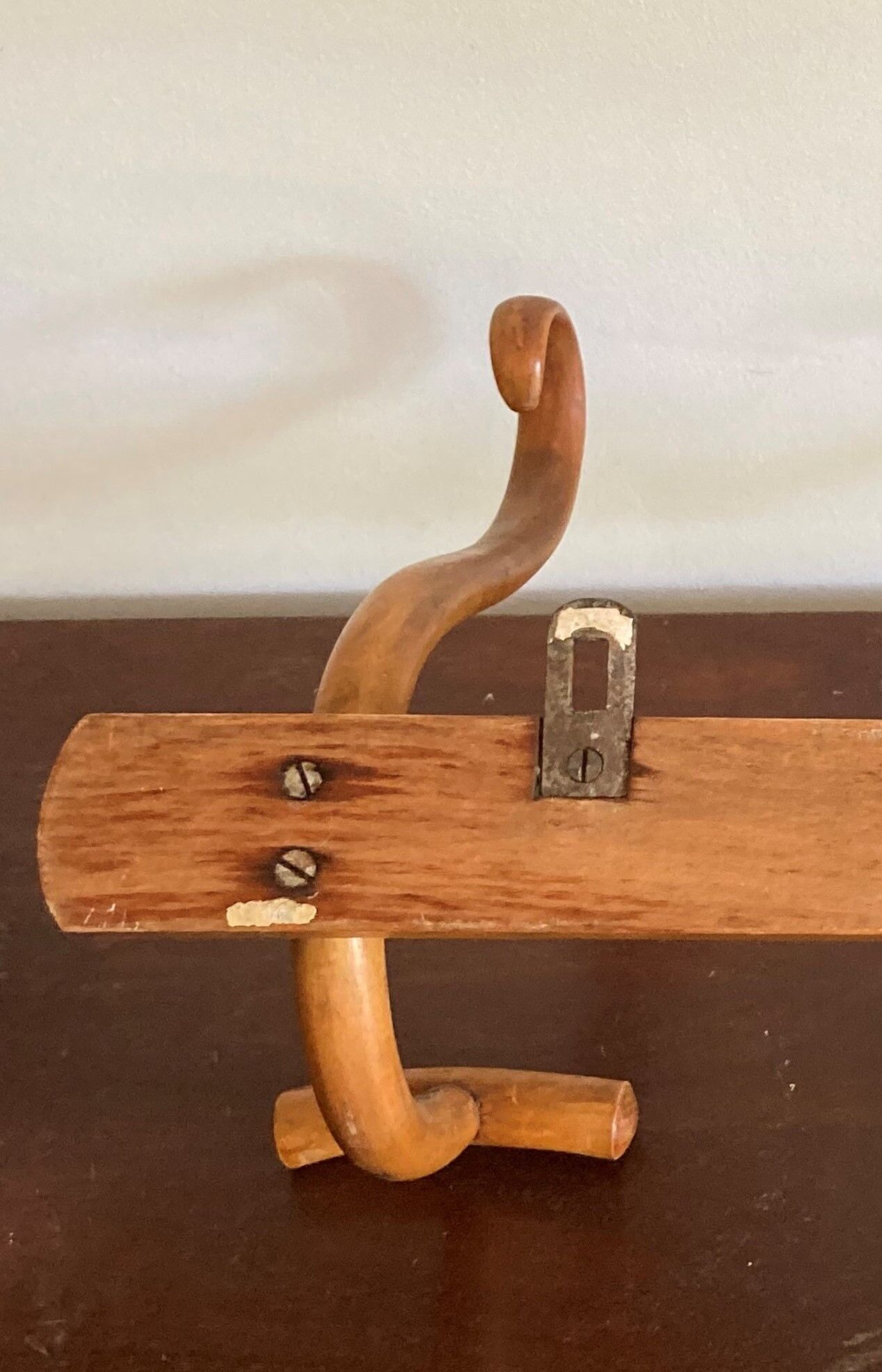 Curved wooden wall coat rack 1900s