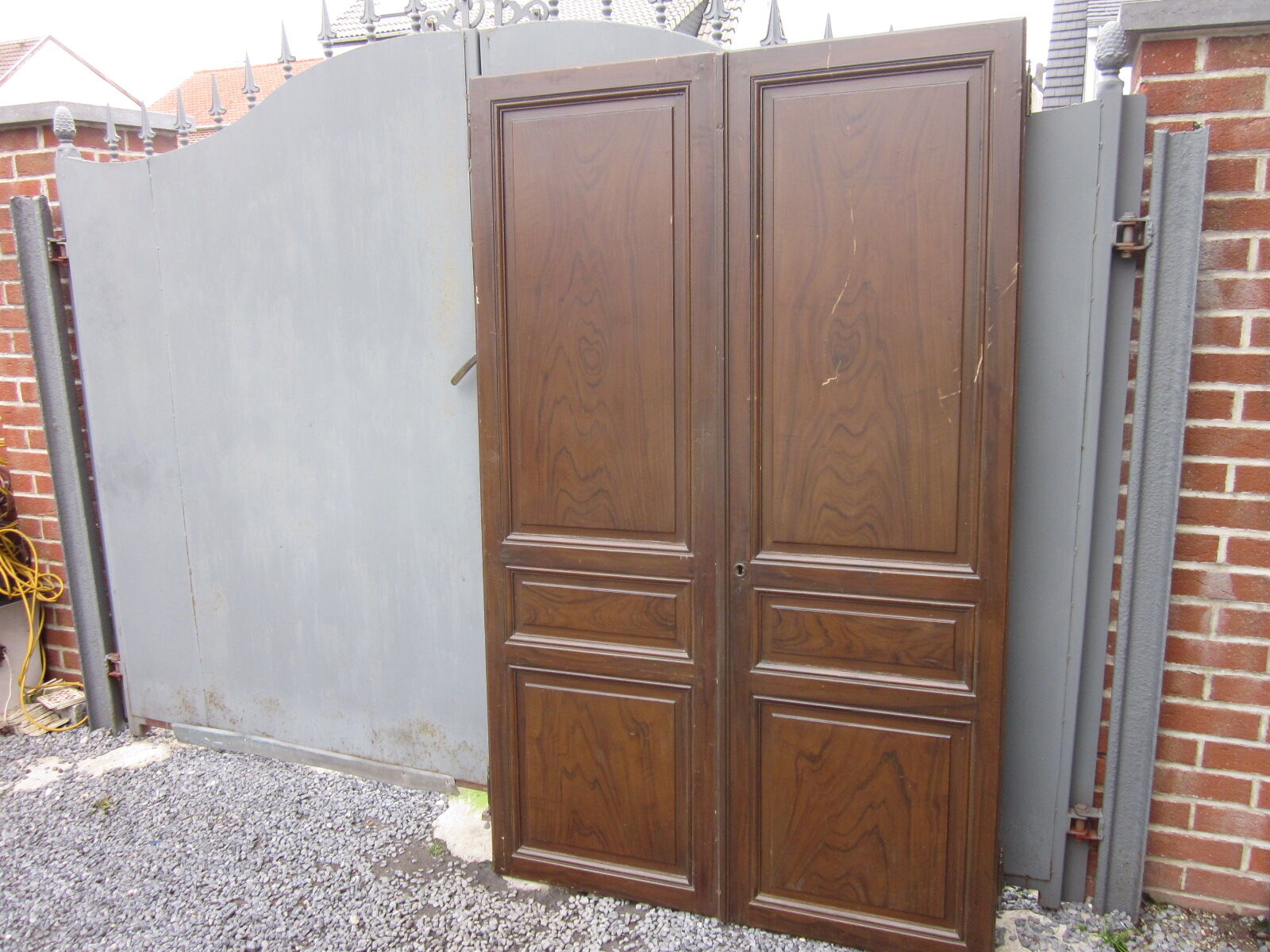 Paire de portes d'armoire
