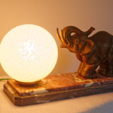 Lampe éléphant en régule opaline art déco