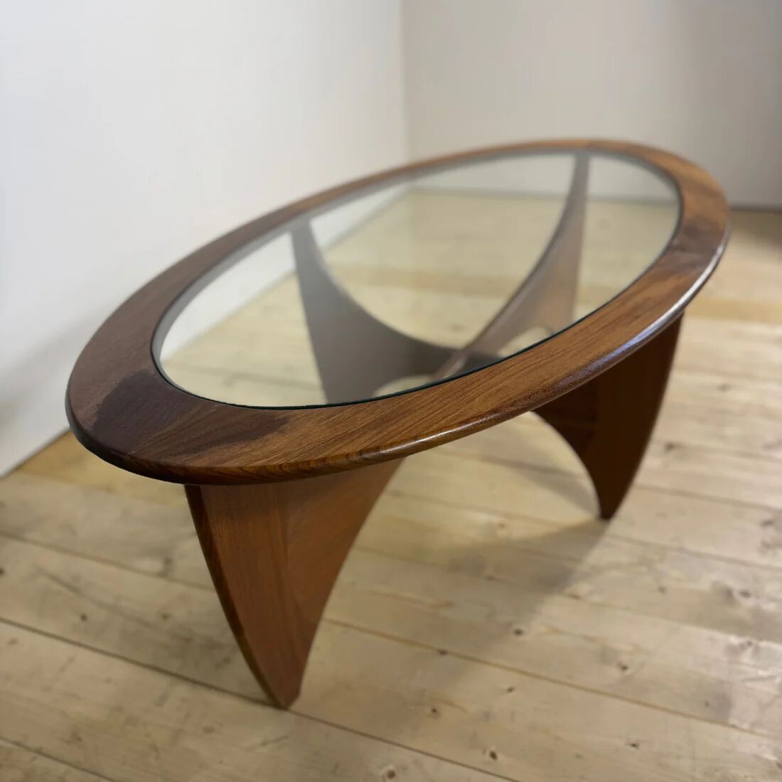 G-Plan Astro oval coffee table in teak and glass – Mid-century icon