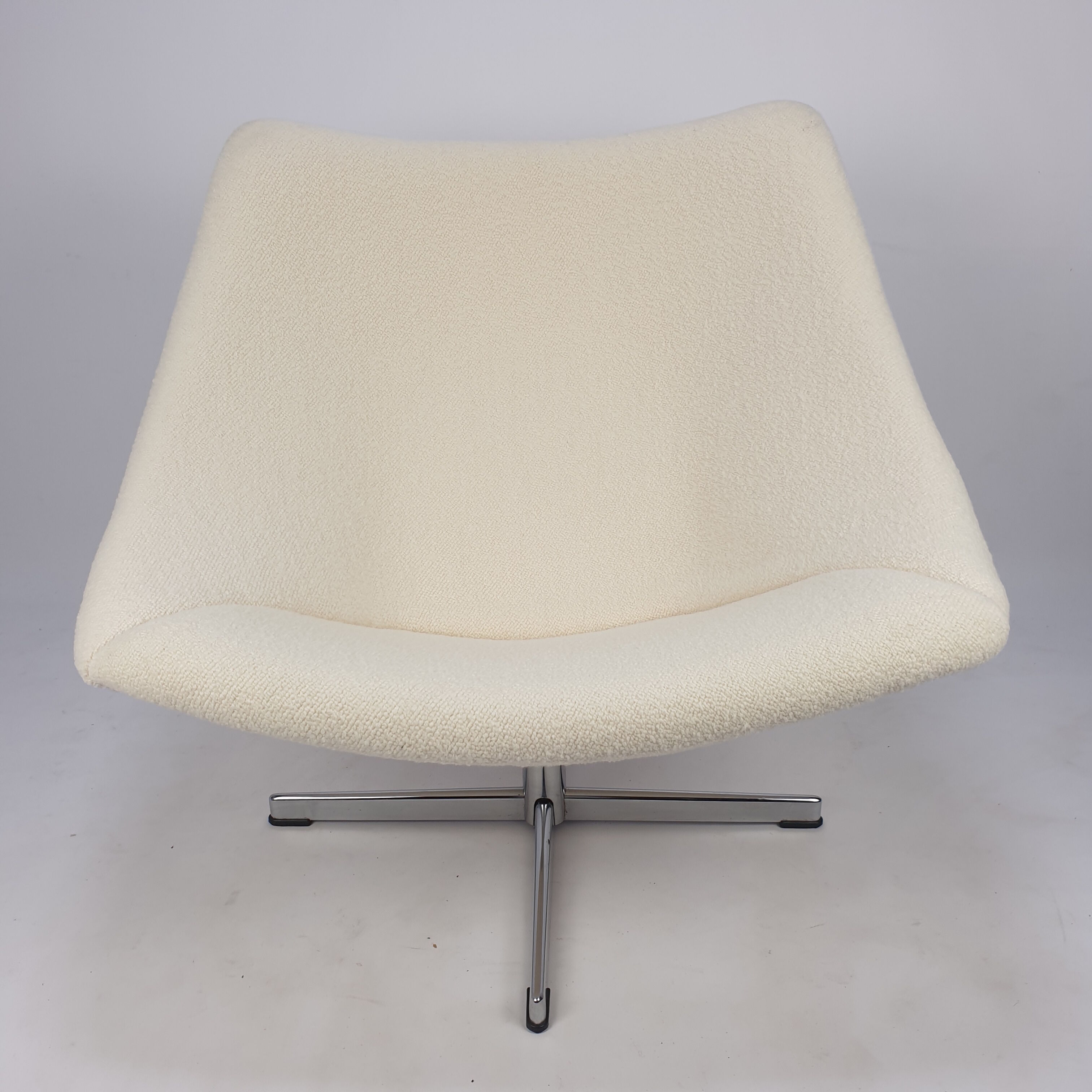 Oyster armchair by Pierre Paulin for Artifort 1965