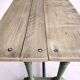 Table ancienne de métier en bois patiné, piètement vert – 105 cm