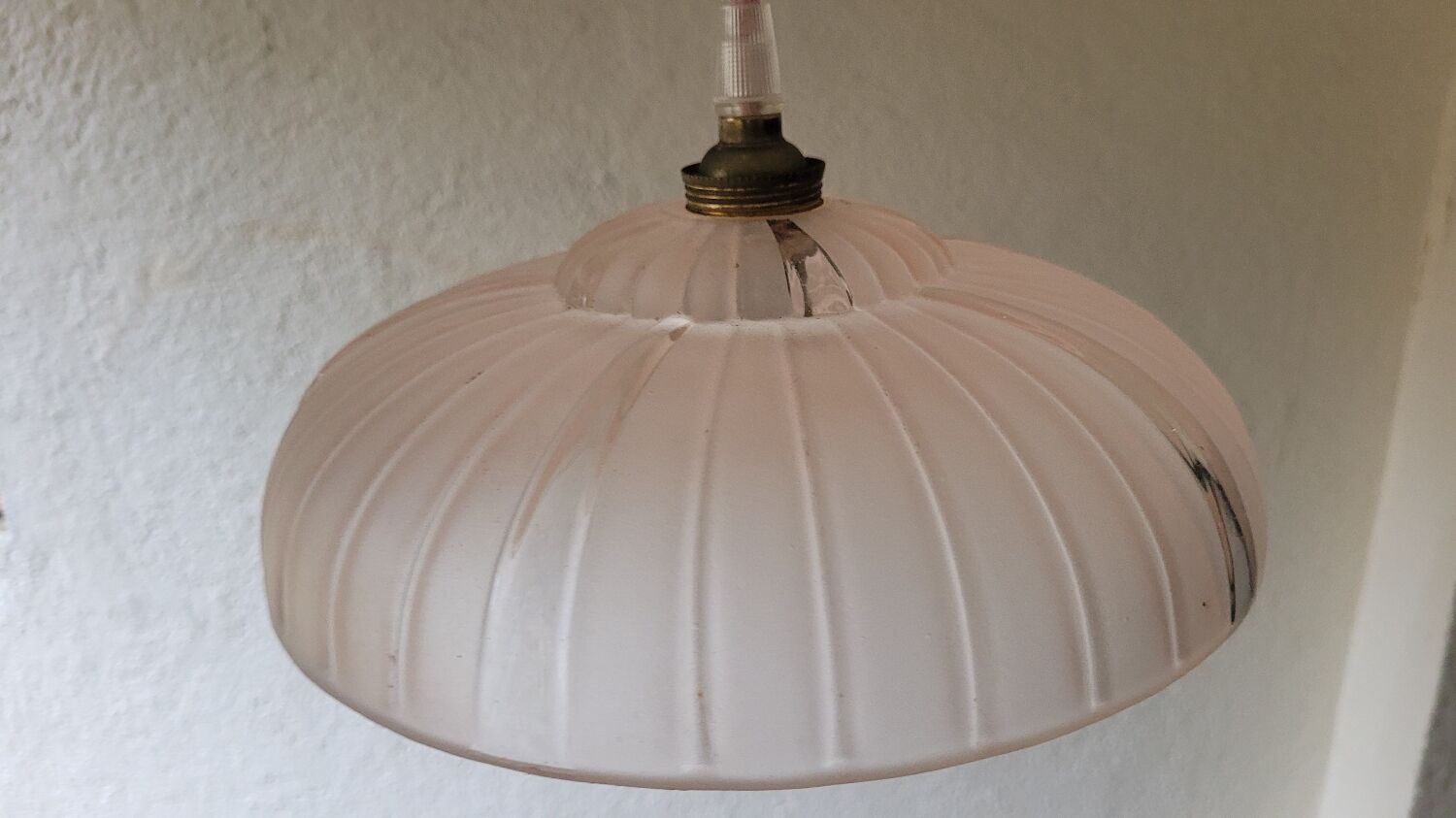 Suspension en verre rose