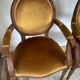 Paire de fauteuils médaillon en bois et velours
