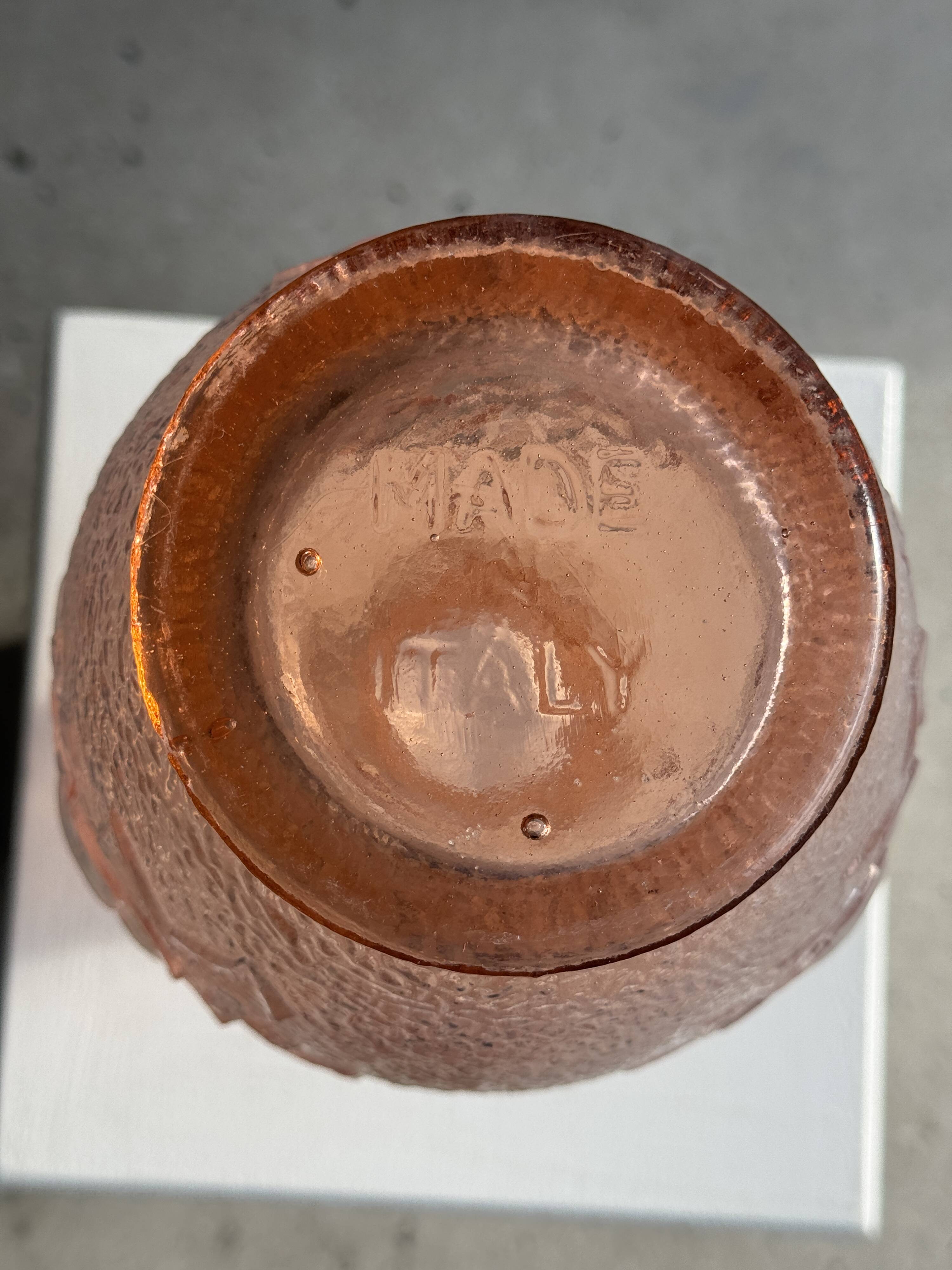 Grand vase rose en verre moulé italien vintage H31