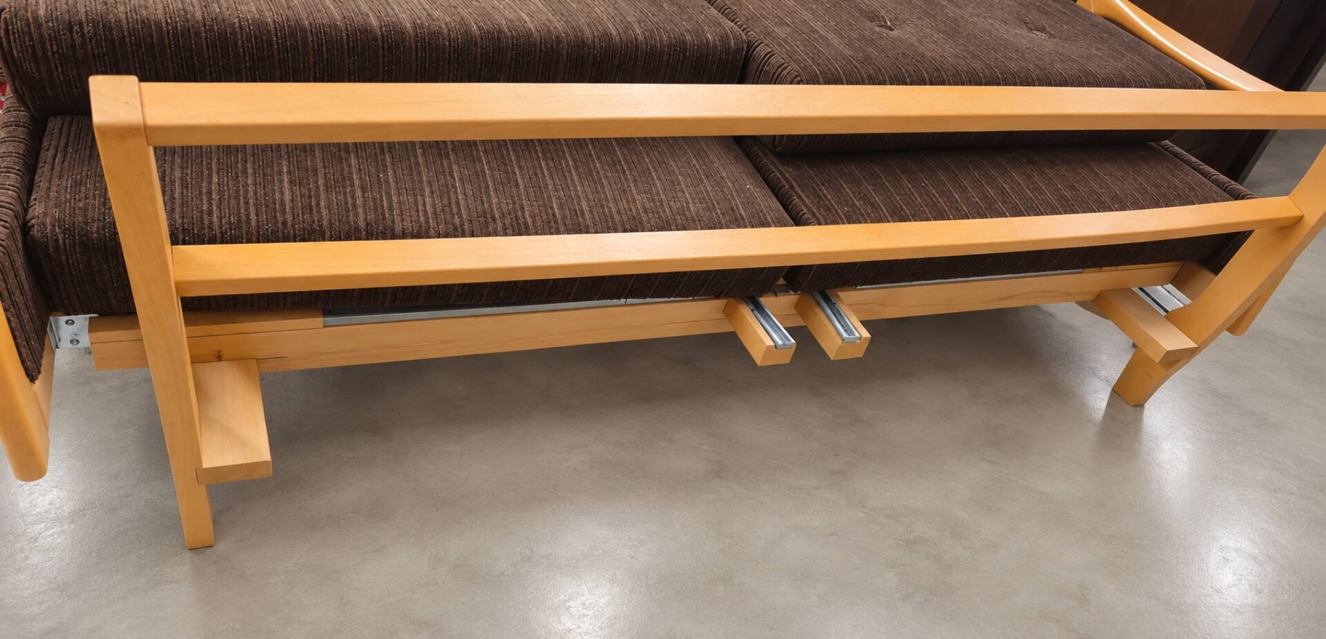 1960s light wood and brown ribbed fabric convertible daybed canapé