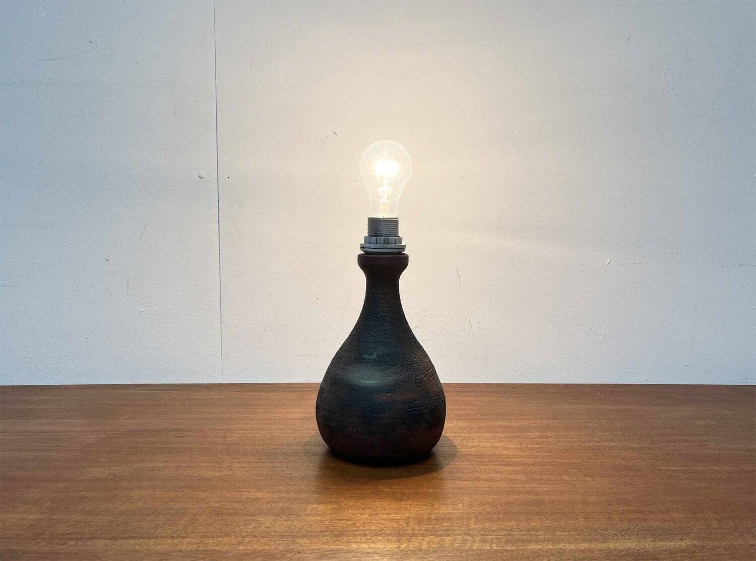 Brutalist mid-century pottery table lamp by Gerhard Liebenthron, 1960s.