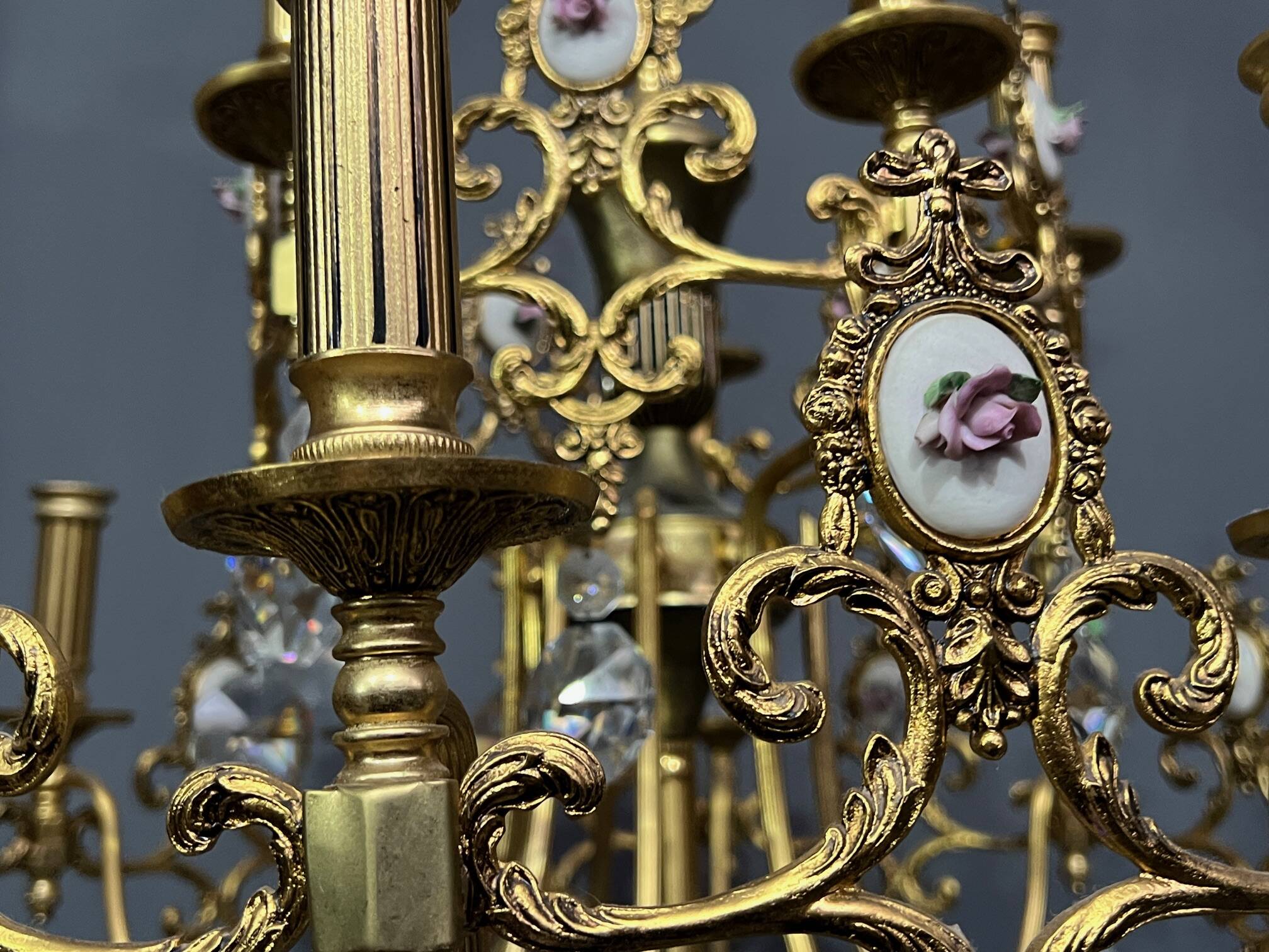 Chandelier with ceramic medallions and Swarovski crystals with 15 light points