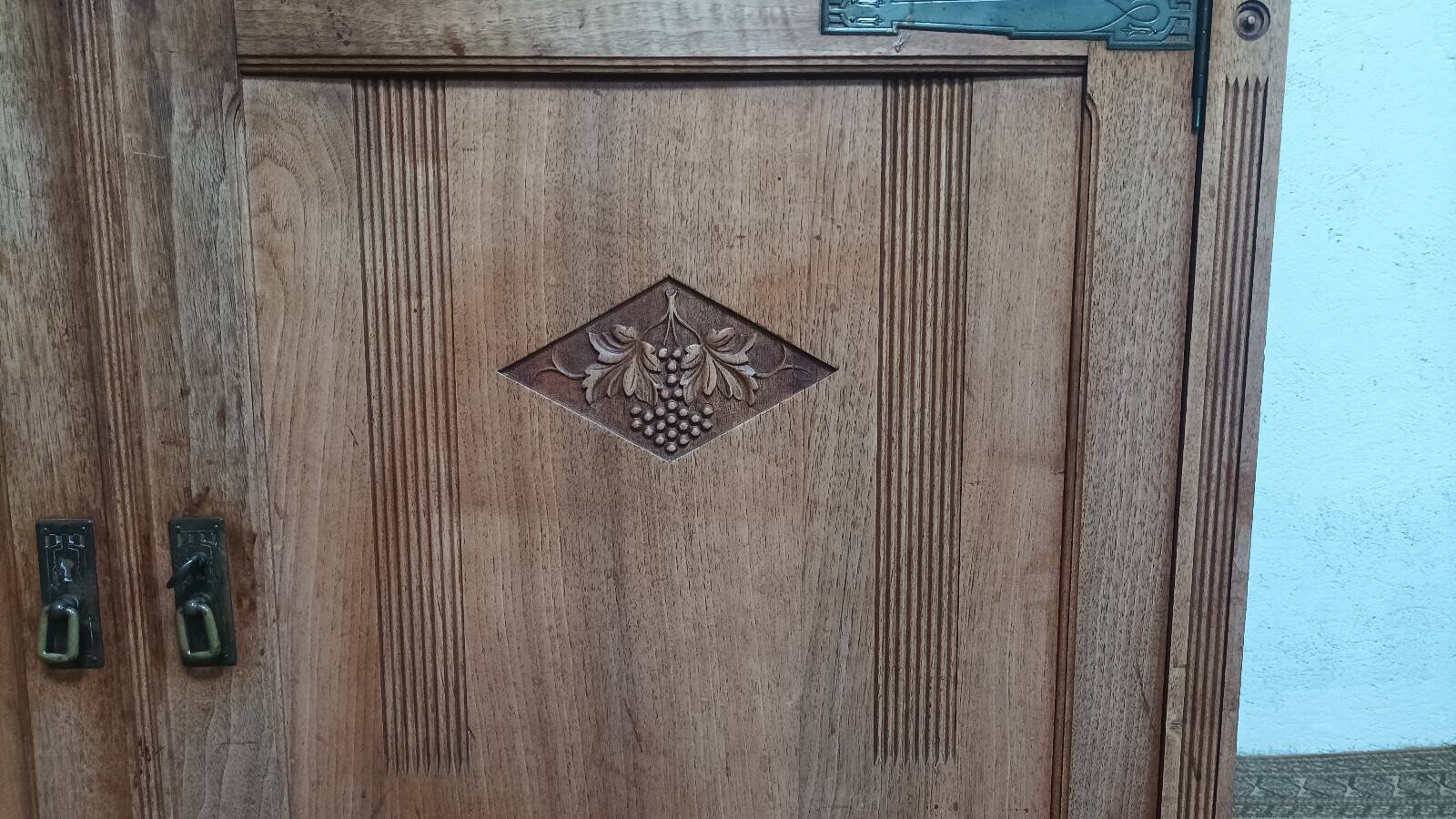 Art Nouveau Art Deco buffet in blonde walnut