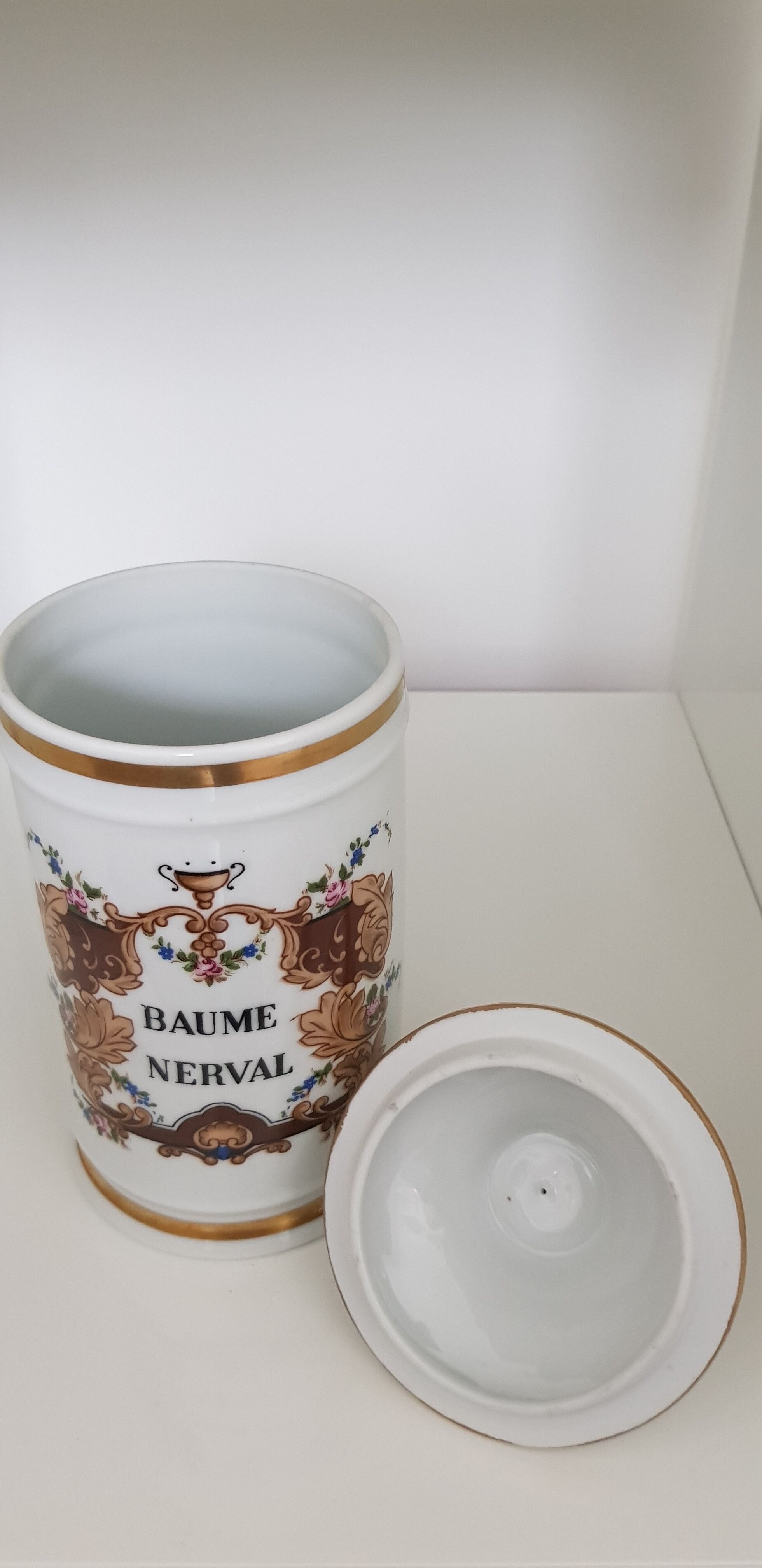 Pot a6pharmacy "Balm nerval" in snake porcelain