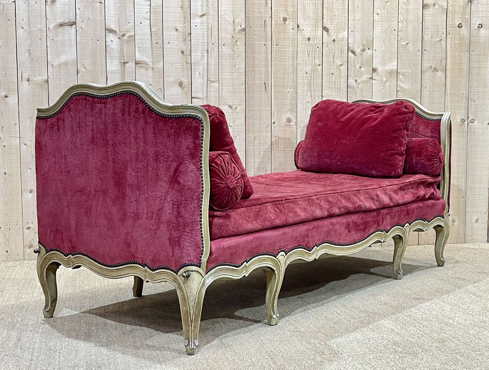Louis XV style daybed in painted wood and covered with a red velvet