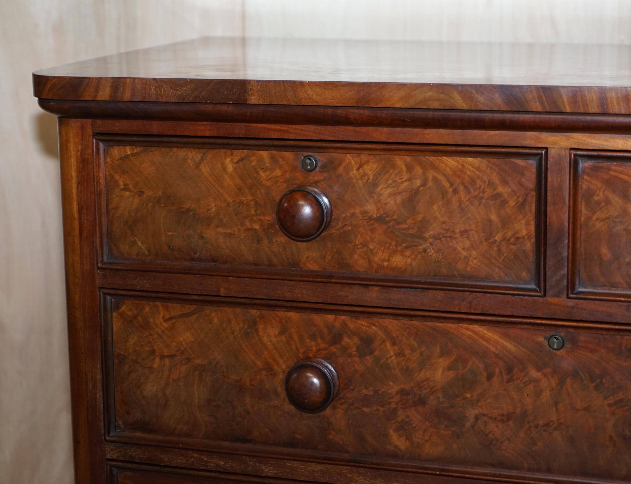 Victorian commode in flame wood with four drawers