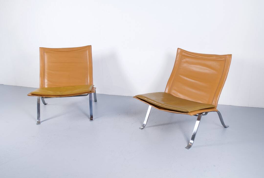 Imposing pair of leather and steel armchairs from the 1960s