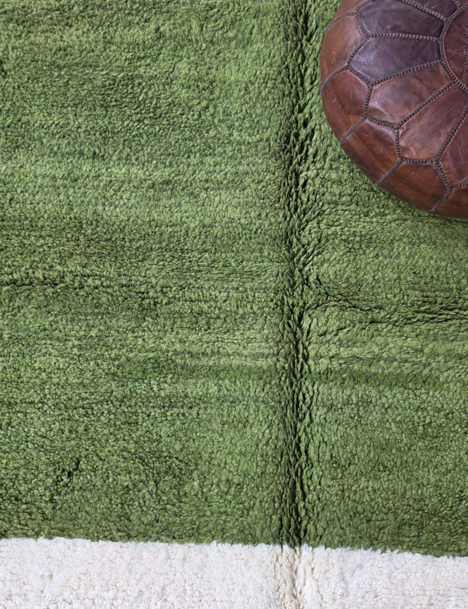 Contemporary Green Carpet - 292 x 207 cm