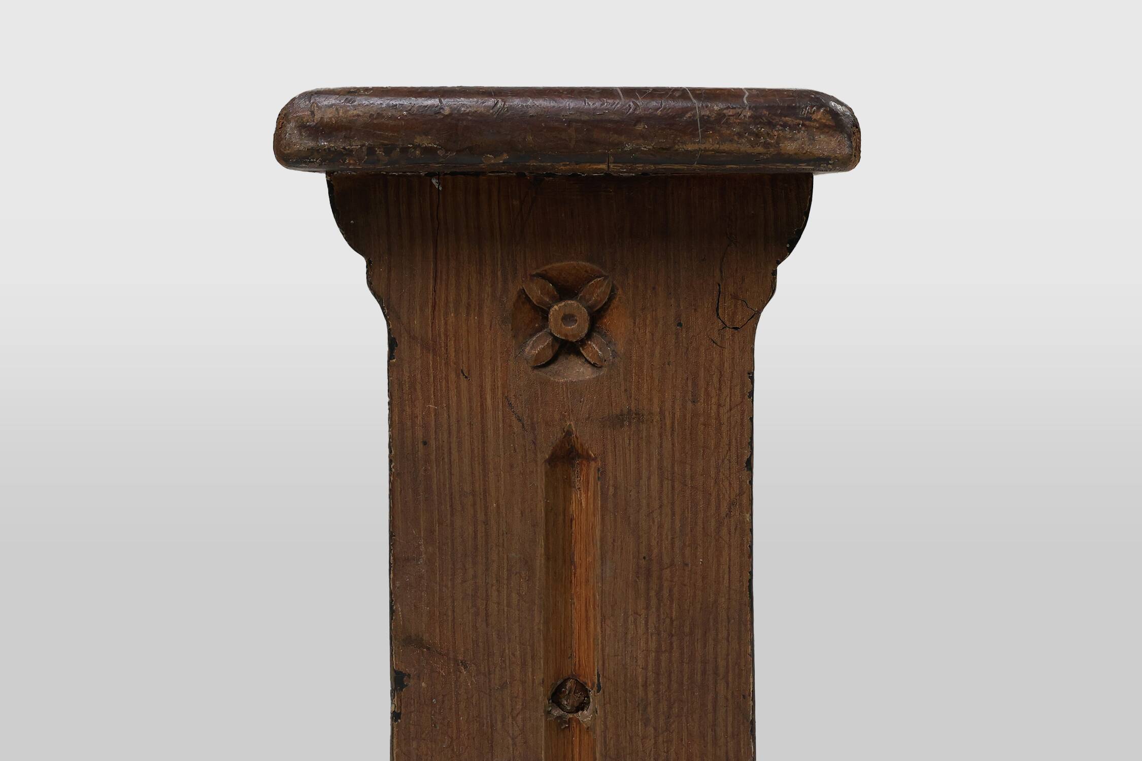 Rustic French bench in oak with carvings and nice patina, ca. 1850