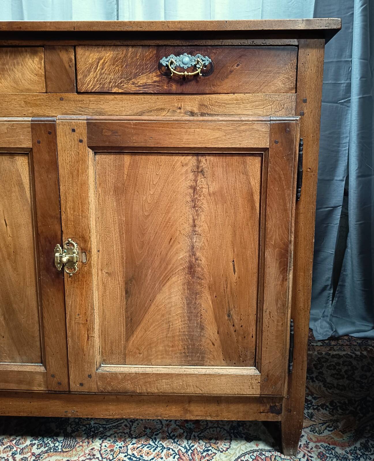 Louis XVI height-adjustable buffet in walnut
