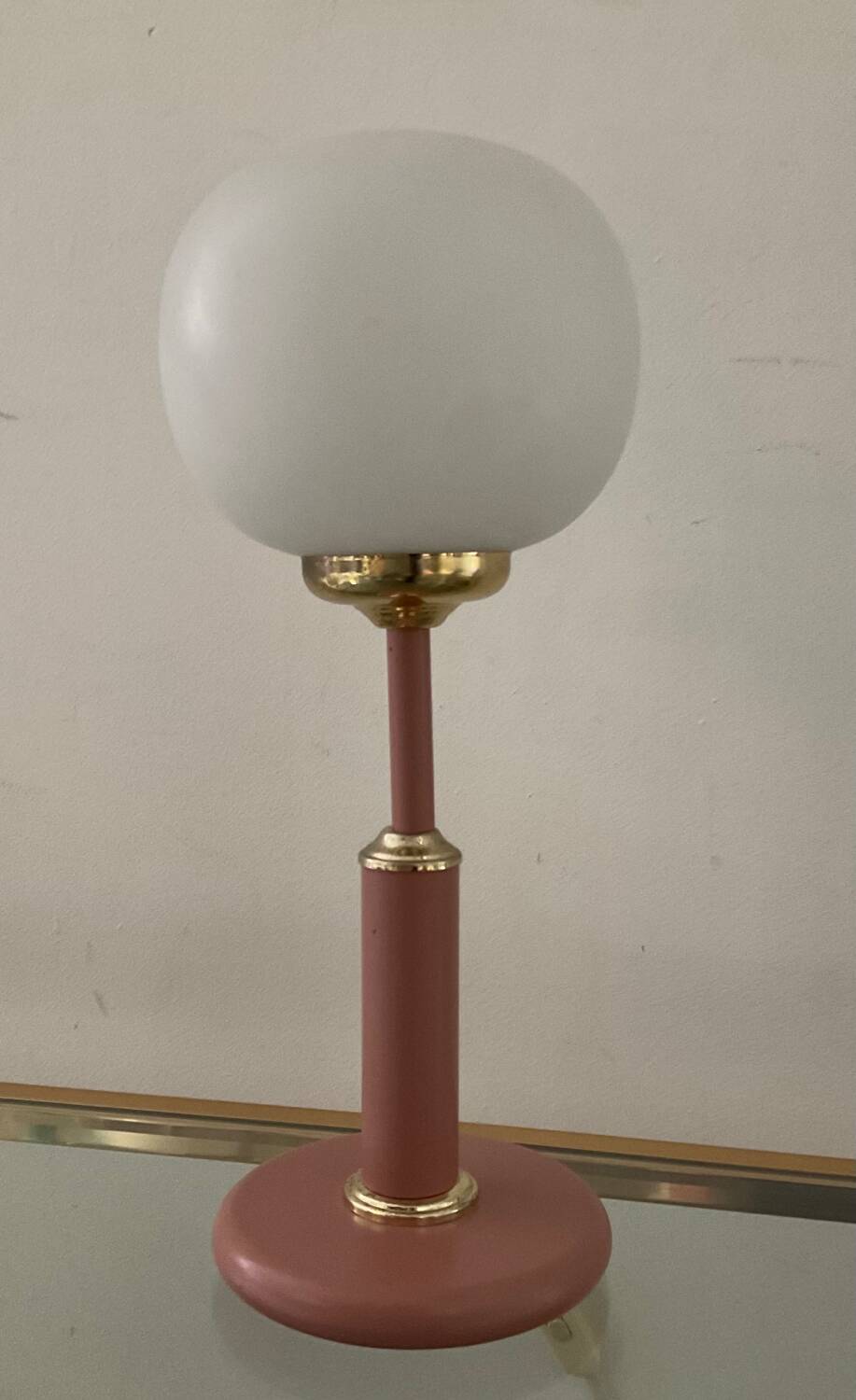 Lampe vintage en métal et opaline années 70