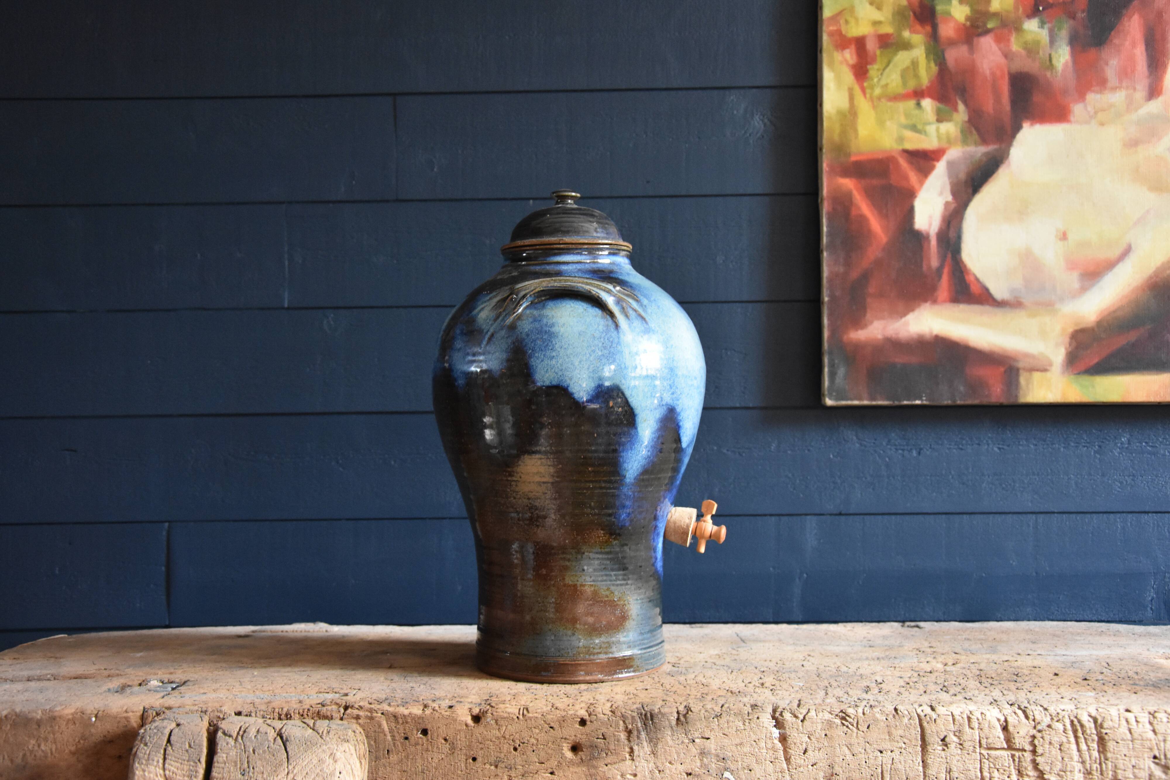 Vinegar maker in blue flamed sandstone