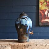 Vinegar maker in blue flamed sandstone