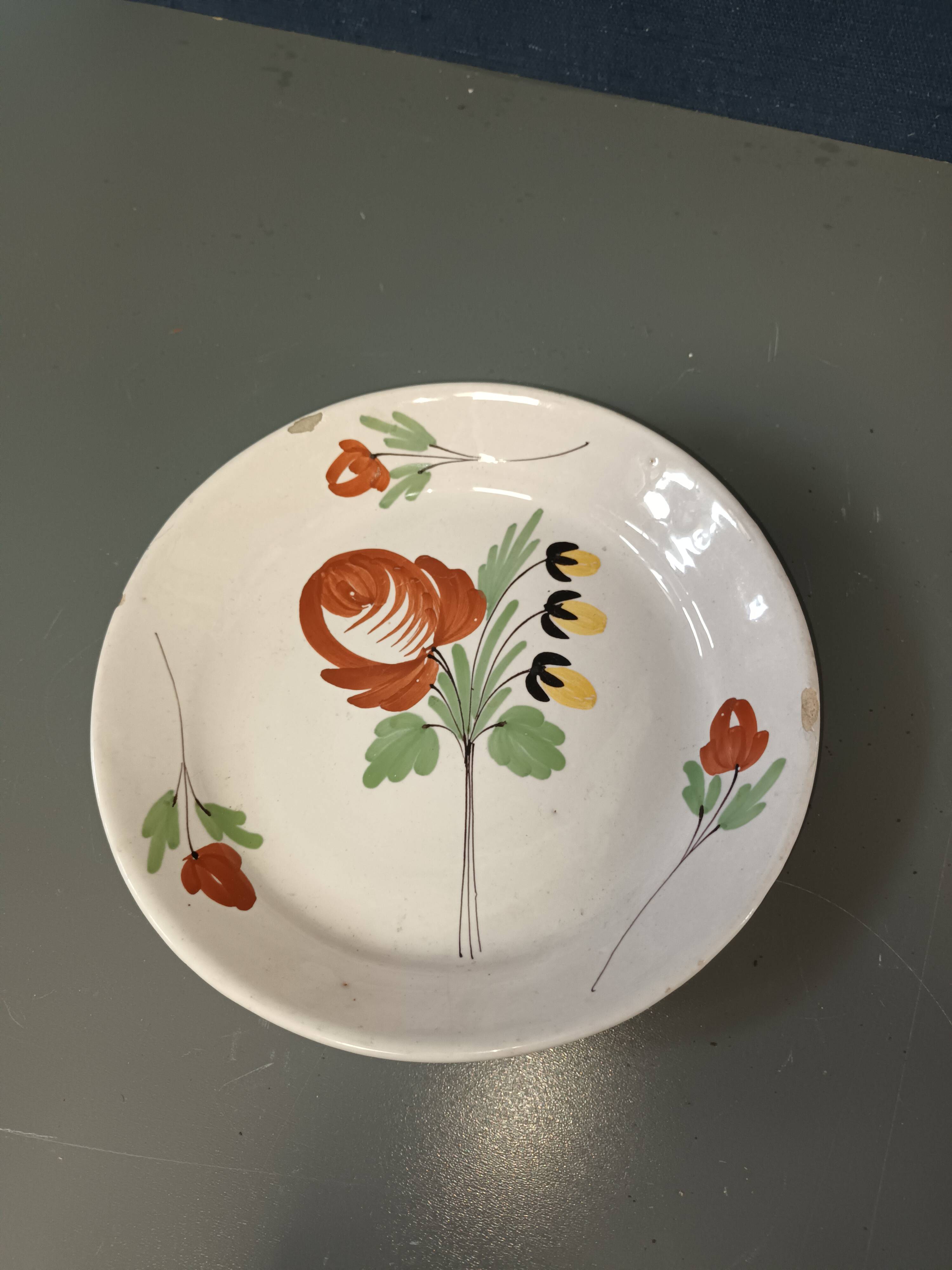Hollow plate old earthenware