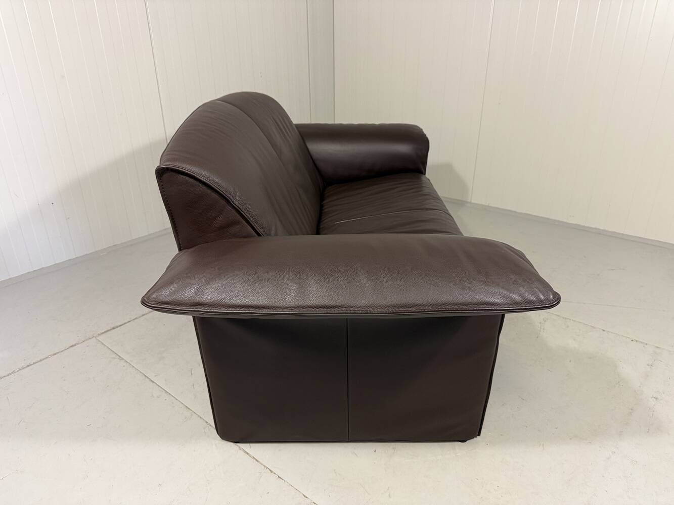Christophe Giraud brown leather sofa Indy, Jori Belgium 1990’s