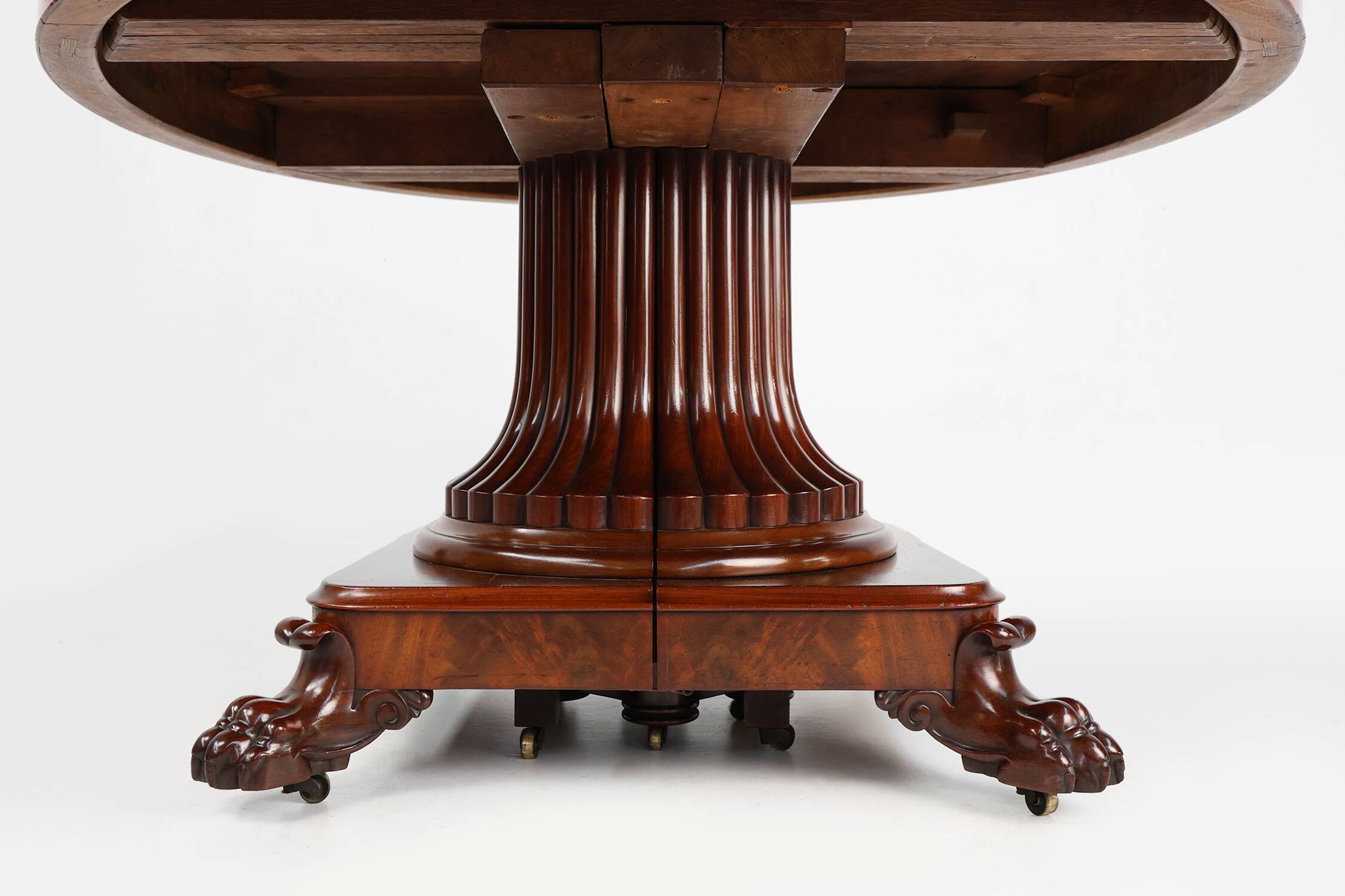 Extendable Antique English Dining Table in Victorian style, ca. 1830