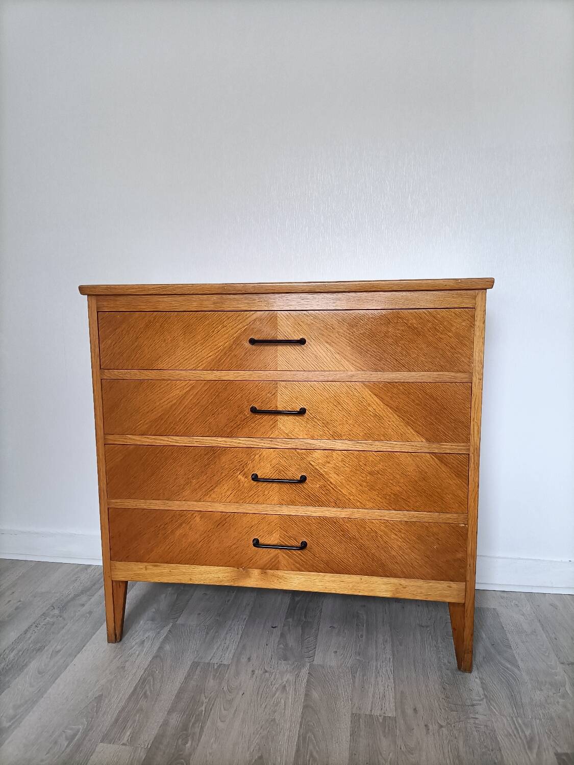 Commode vintage pieds compas