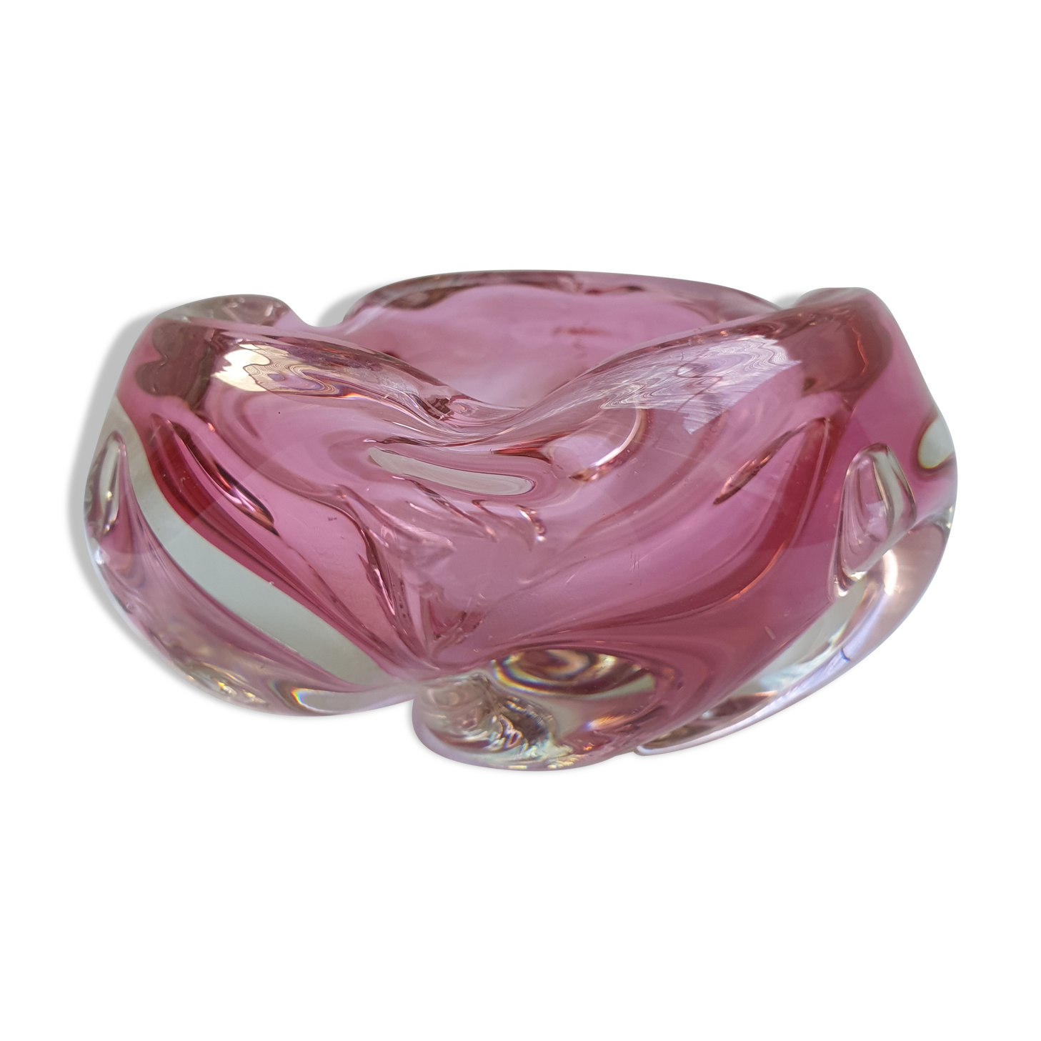 Empty-pocket ashtray