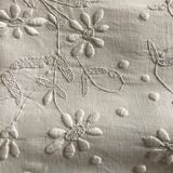 Spring cloth in linen canvas embroidered with daisies 1950