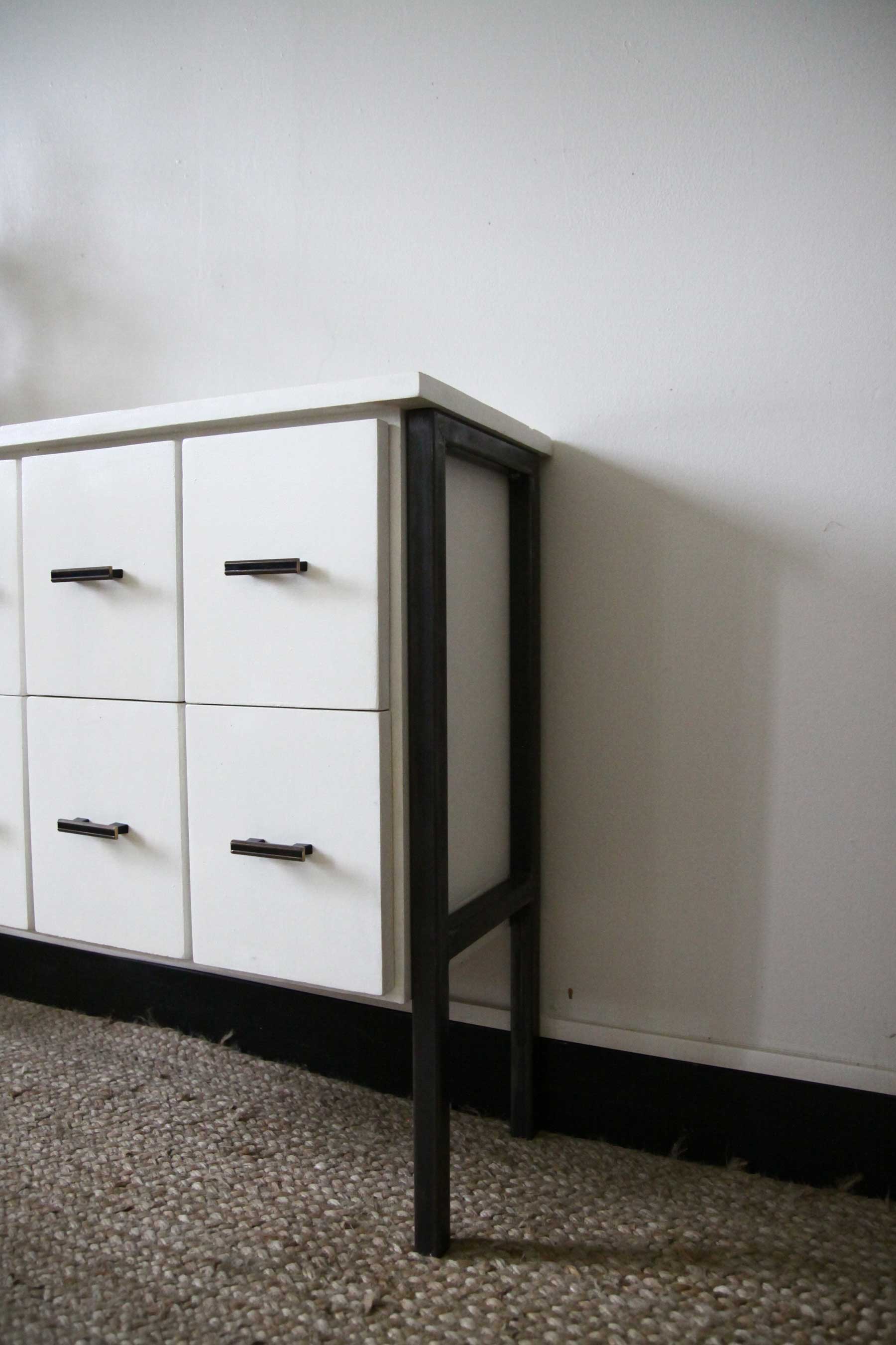 Vintage buffet in Tirois