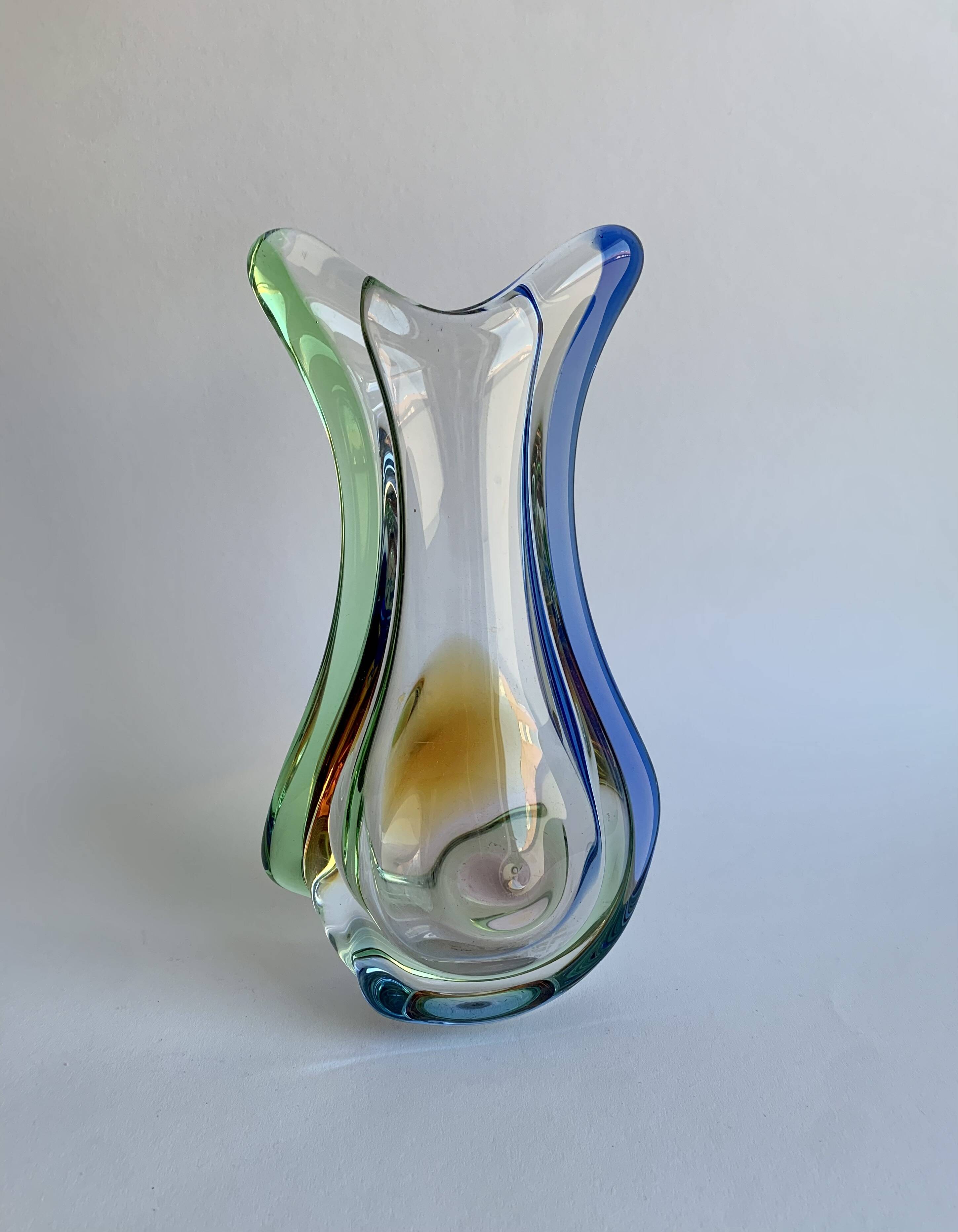 Vase par F. Zemek, verre d'art tchèque, Sklo Union, Tchécoslovaquie, années 1960