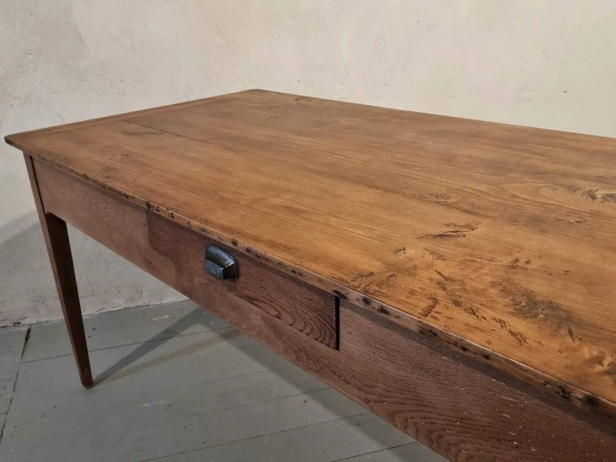 Antique French oak dining table with pine top – 19th century