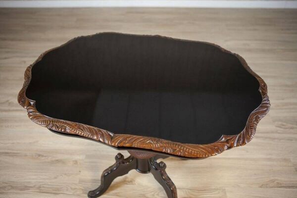 Table basse antique avec plateau ovale
