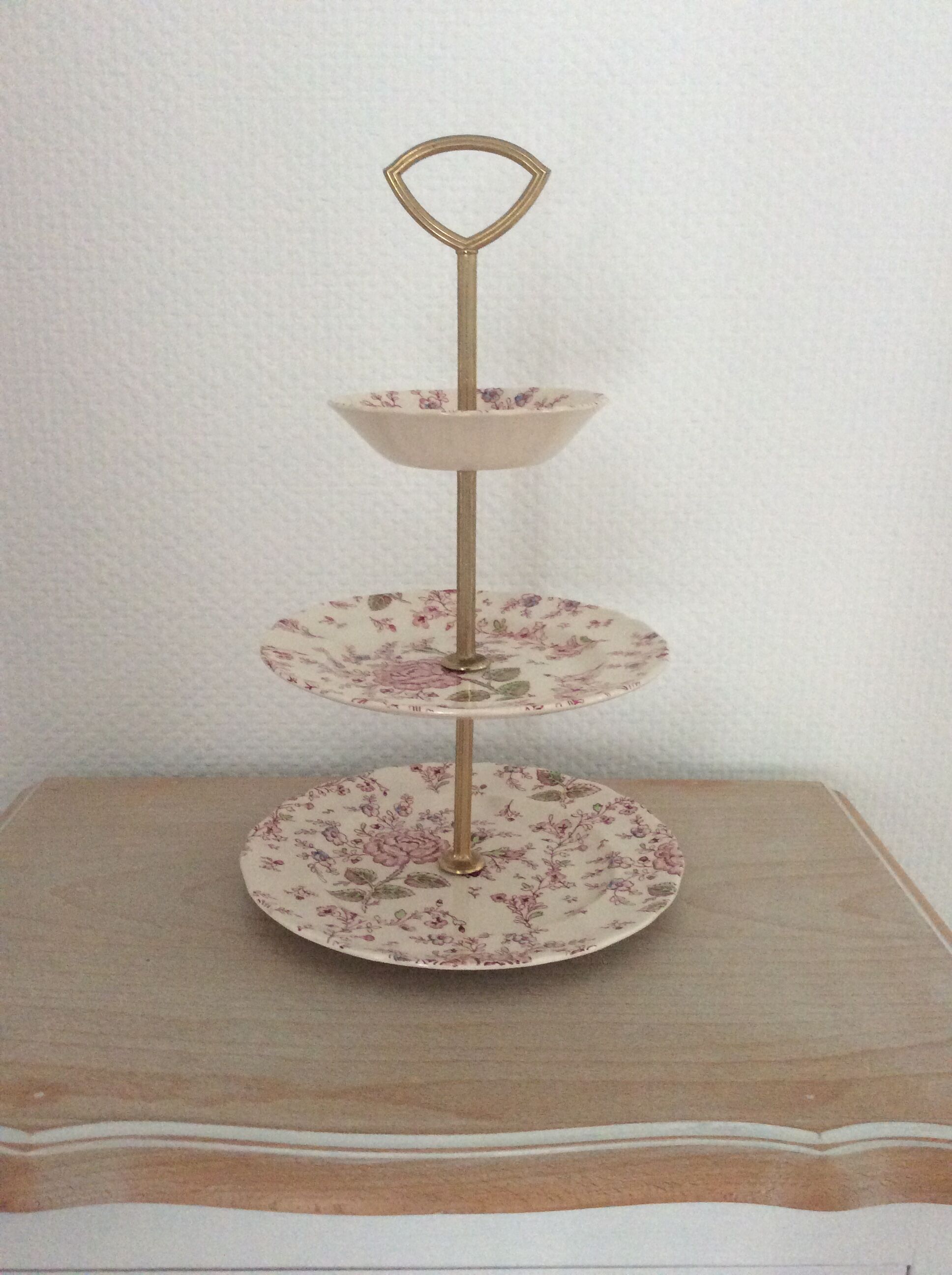 English dessert stand