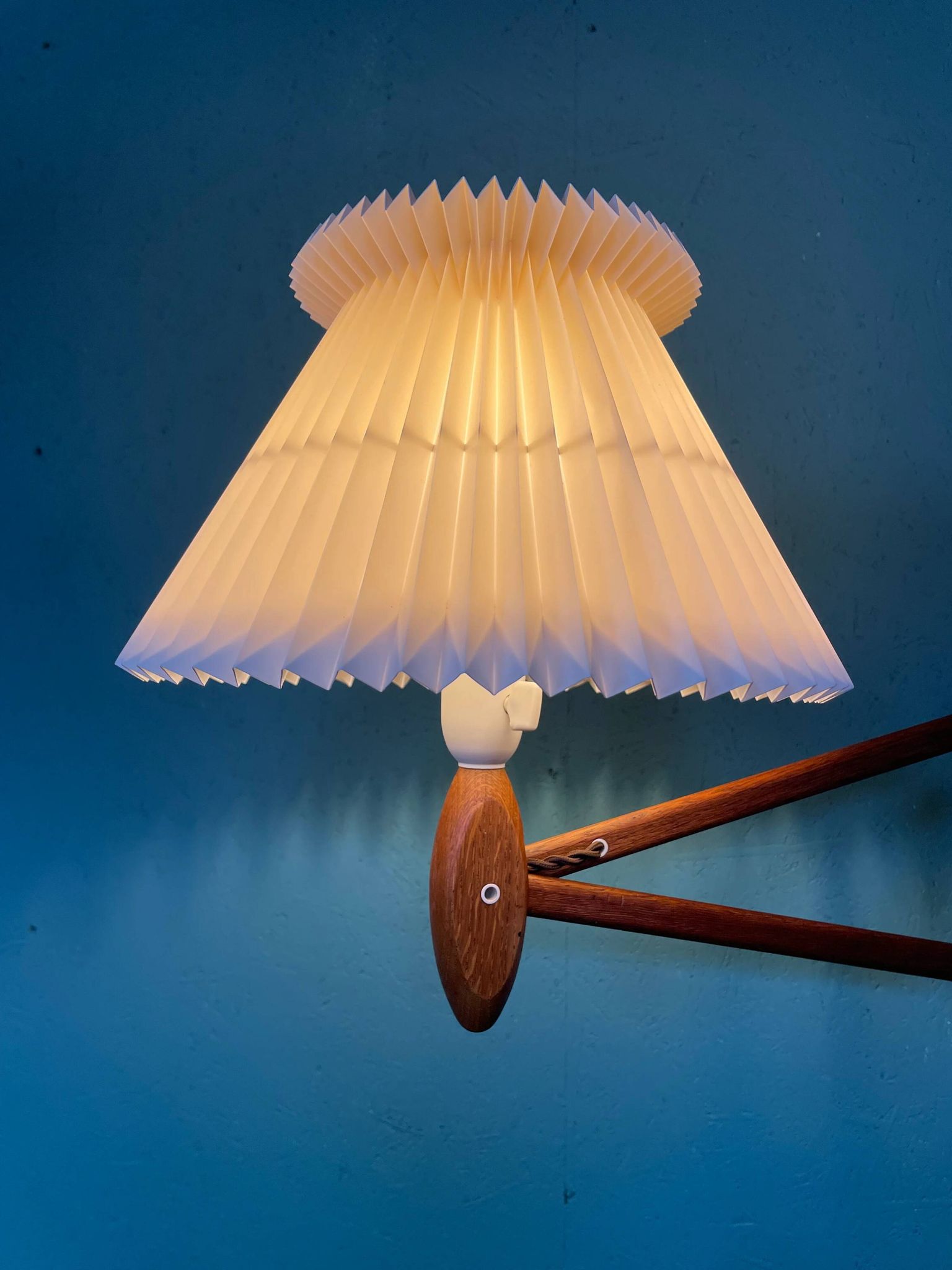 Lampe à ciseaux Le Klint vintage en chêne des années 1960