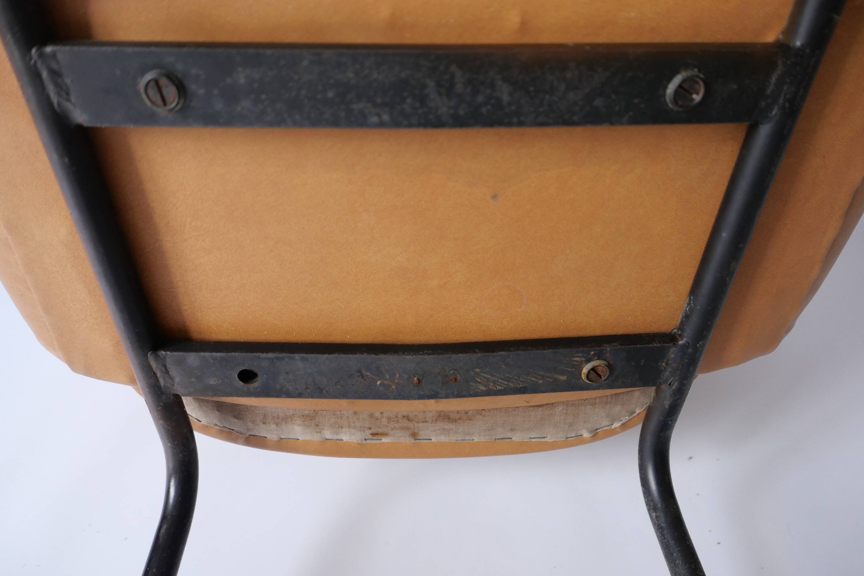 Conference chair Eero Saarinen Knoll 1960